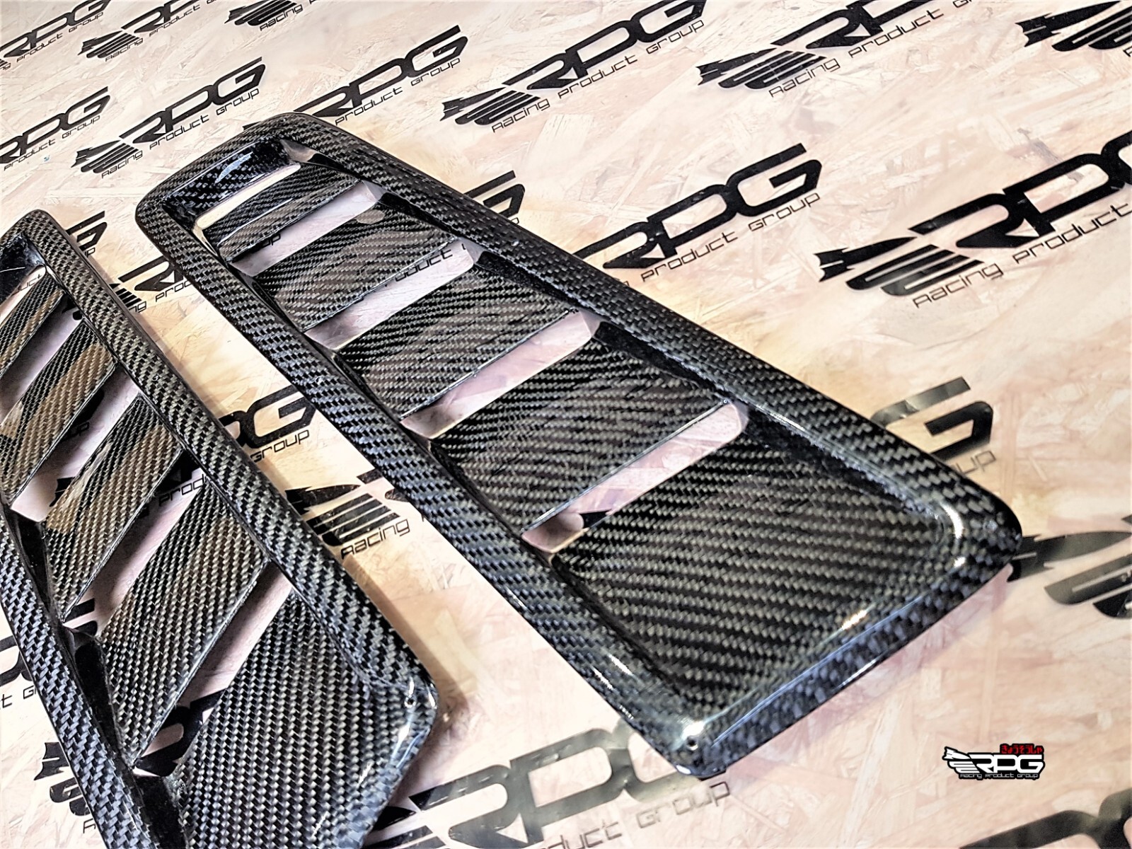 RPG Vacuum Twill Weave Carbon RR-43 Hood Vent Heat Extractor Set