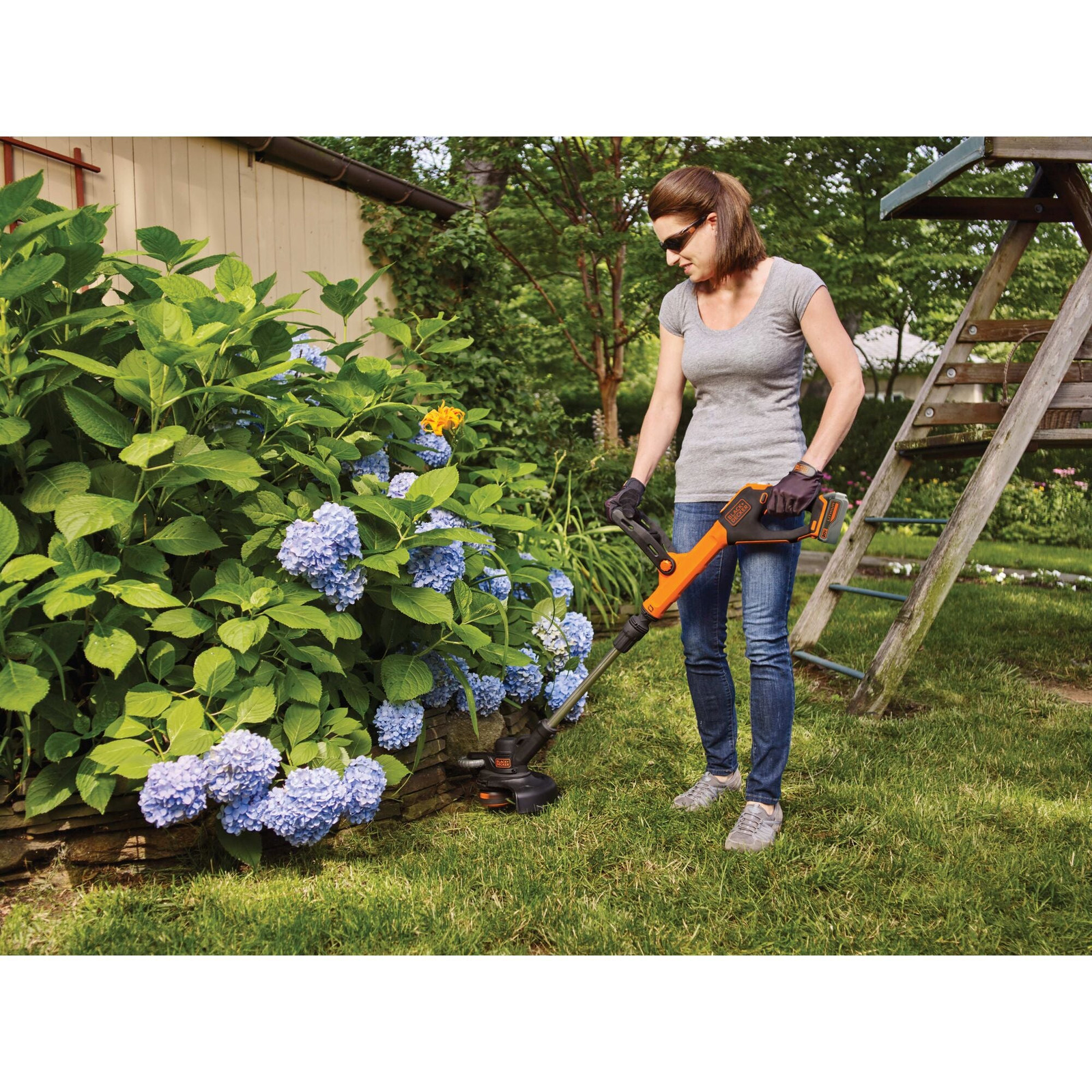 BLACK+DECKER 20V Max Lithium Easyfeedstring Trimmer/Edger - LSTE523