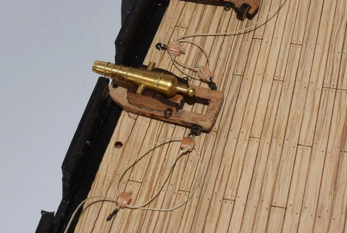 Revell USS Constitution, United States 1:96 -268pcs Blocks, 2ropes of guns hoist