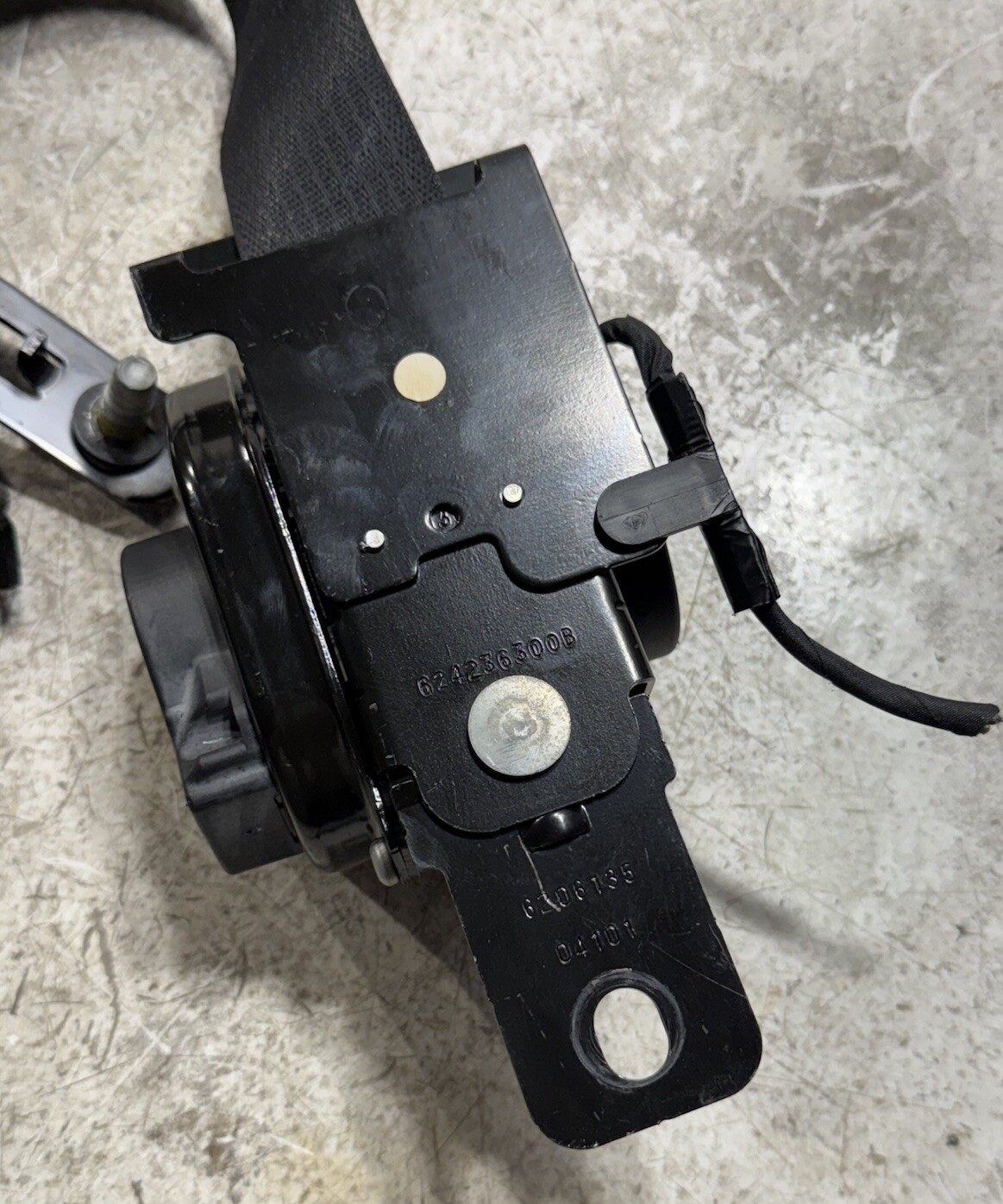 2011 - 2019 Dodge Charger Chrysler 300 Front Seat Belt Pair With Buckle OEM