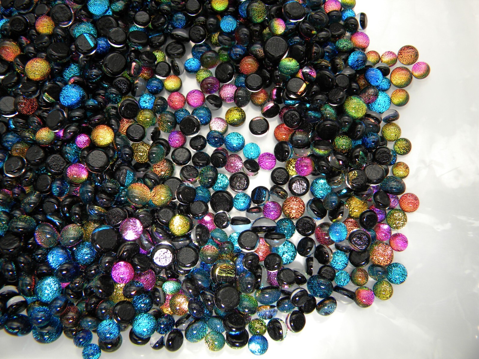 (CLEAR GLASS ON TOP) TINY DOTS Lot 100 pcs DICHROIC FUSED GLASS (V100) CABOCHON