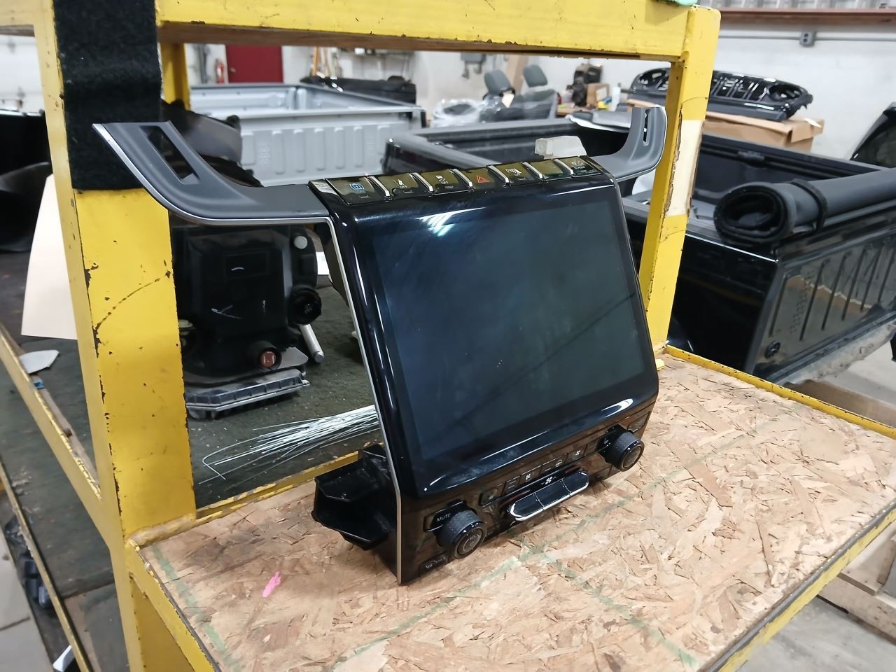 Info-GPS-TV Screen Display Center Console Fits 21-24 GRAND CHEROKEE 3150047