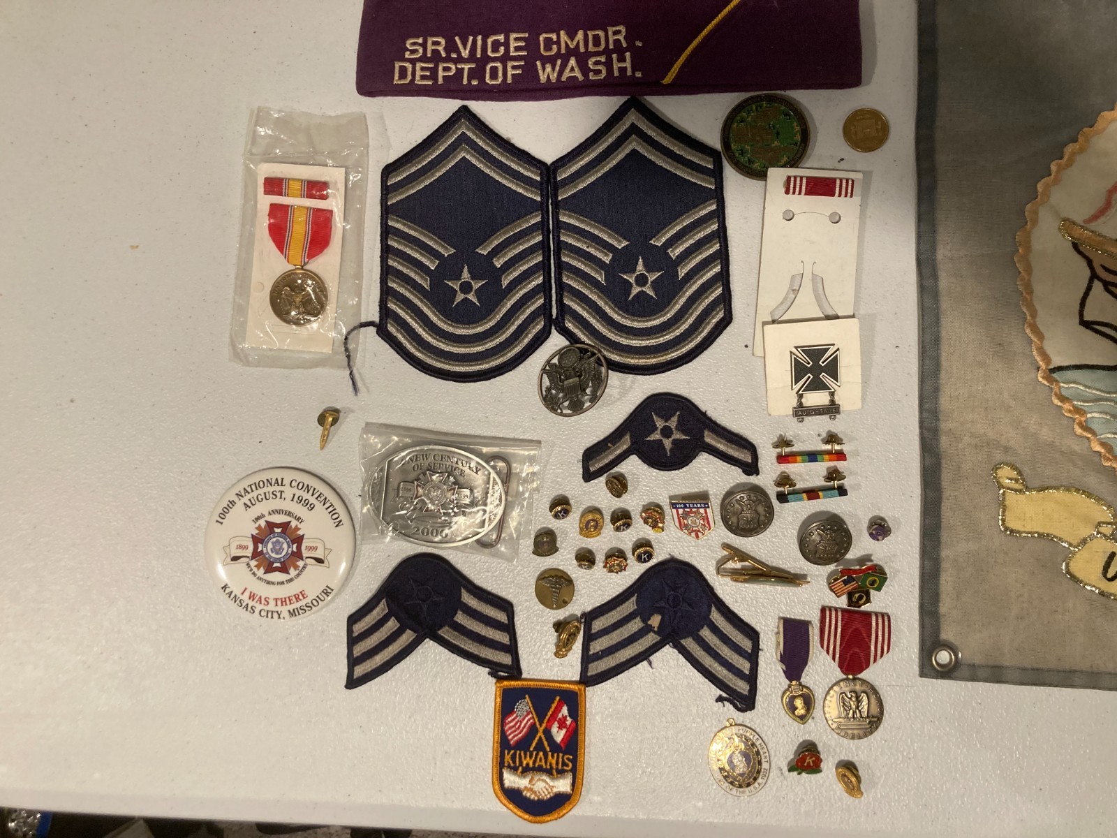GROUP OF MILITARY PATCHES, PINS AND MEDALS. WWII