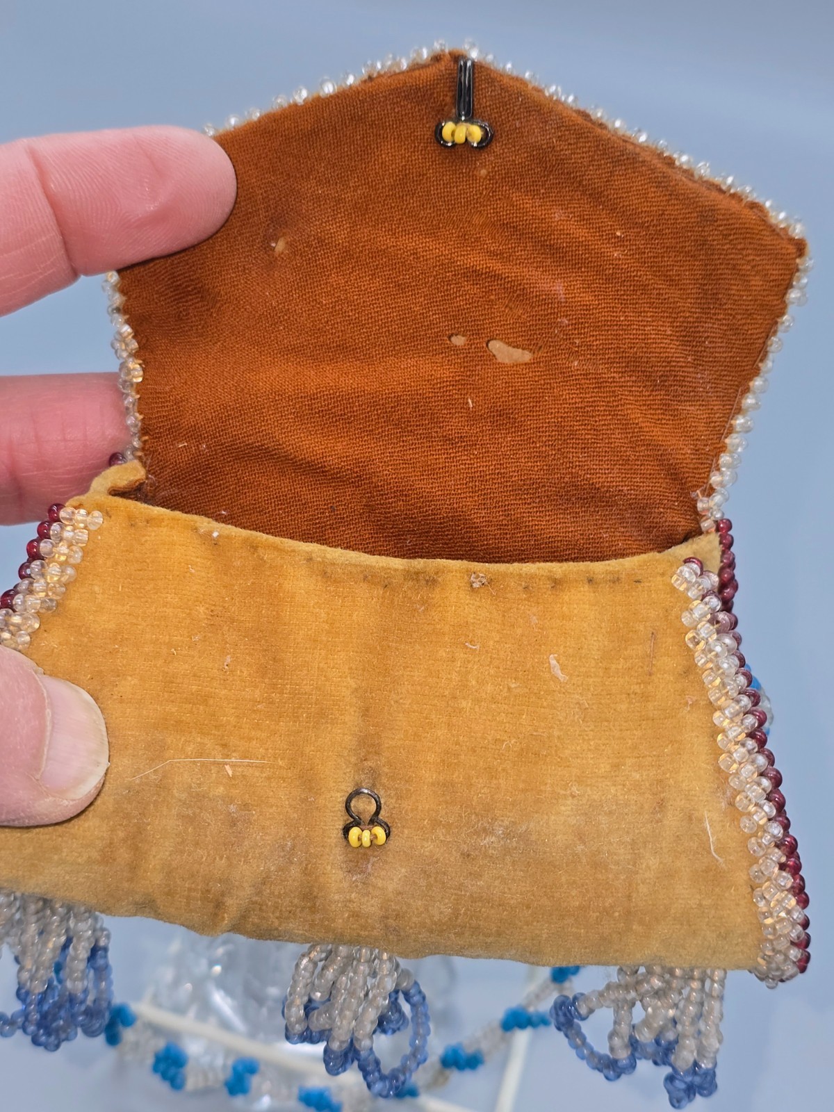 Antique Iroquois Nation 5.25x3" BEADED LINED CHANGE PURSE w/"STRAP", CLOSURE