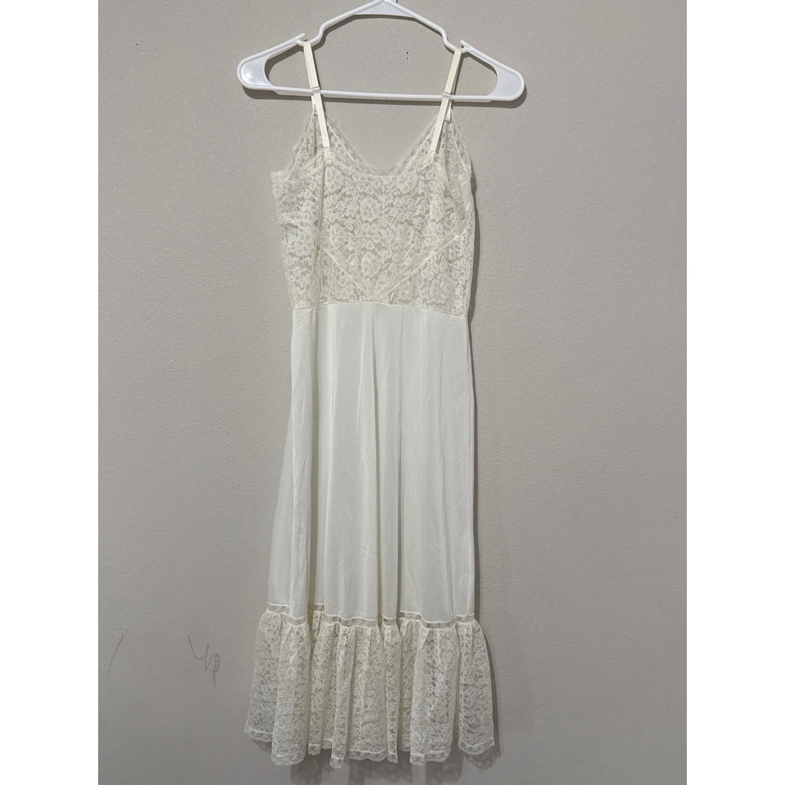 Vintage 1960's Van Raalte Lace Trimmed Full Slip Dress Size 32 Ivory Medium