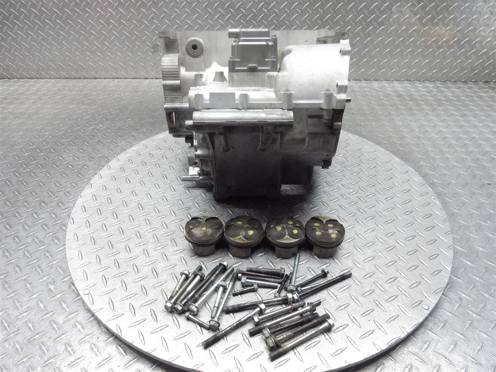 2008 08-09 Suzuki GSXR 600 GSXR600 Crankcase Case Engine Motor Block Piston Lot