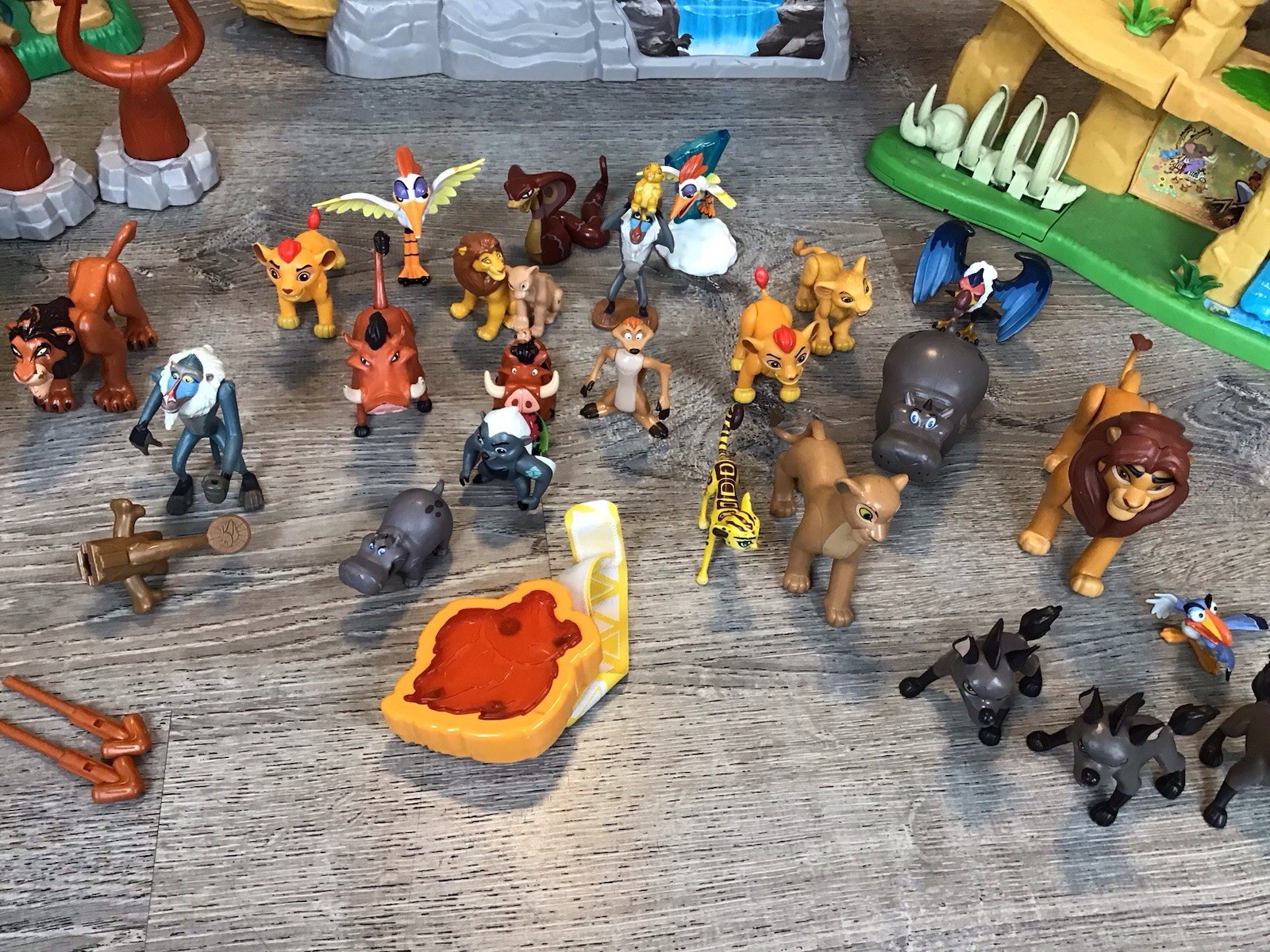 Disney Lion King Lion Guard Training Lair / Defend The Land / Rise Of Scar LOT