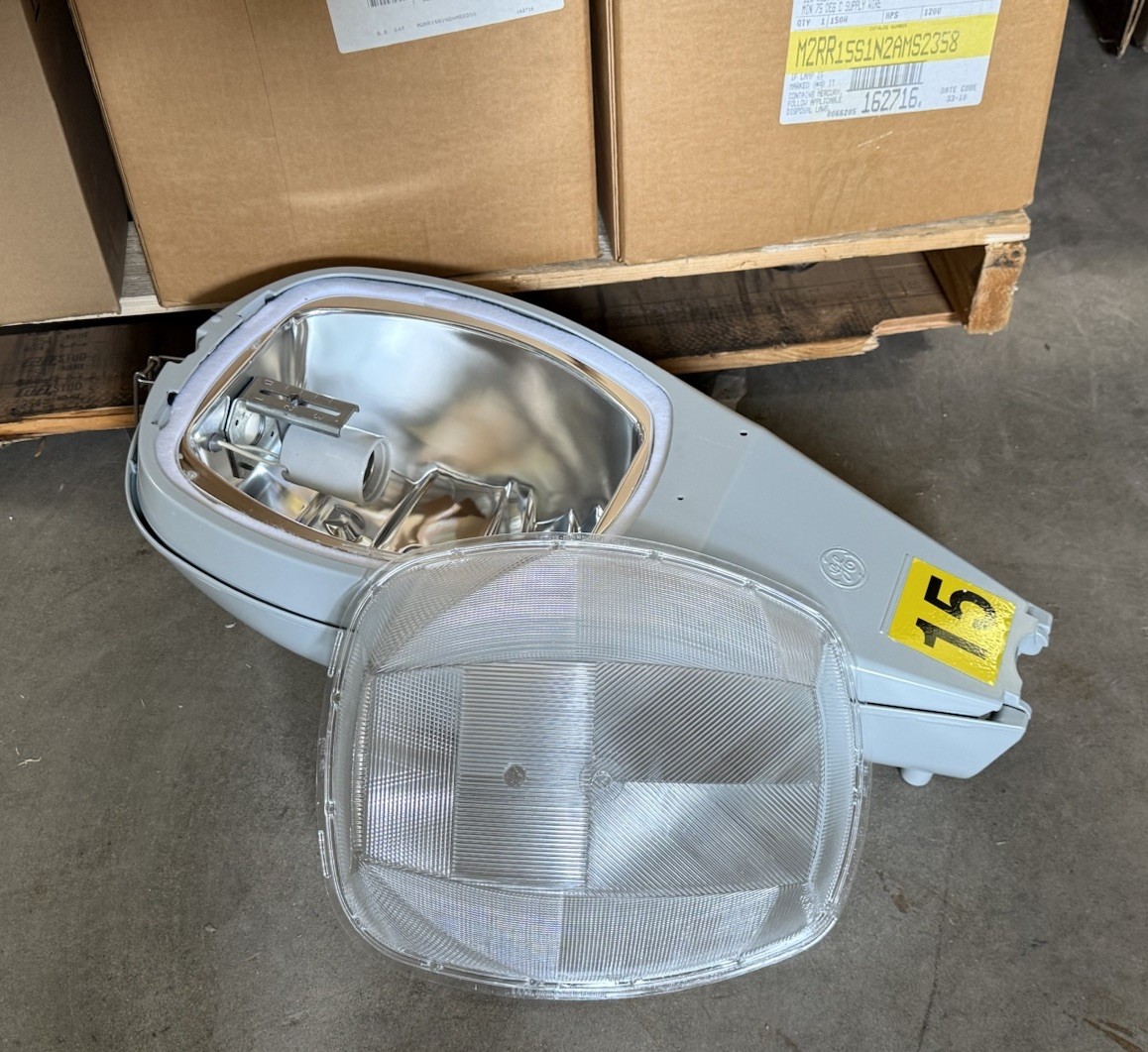 GE LIGHTING M2RR15S1N2AMS2358 High Pressure Sodium Parking Lot Light Fixture 120