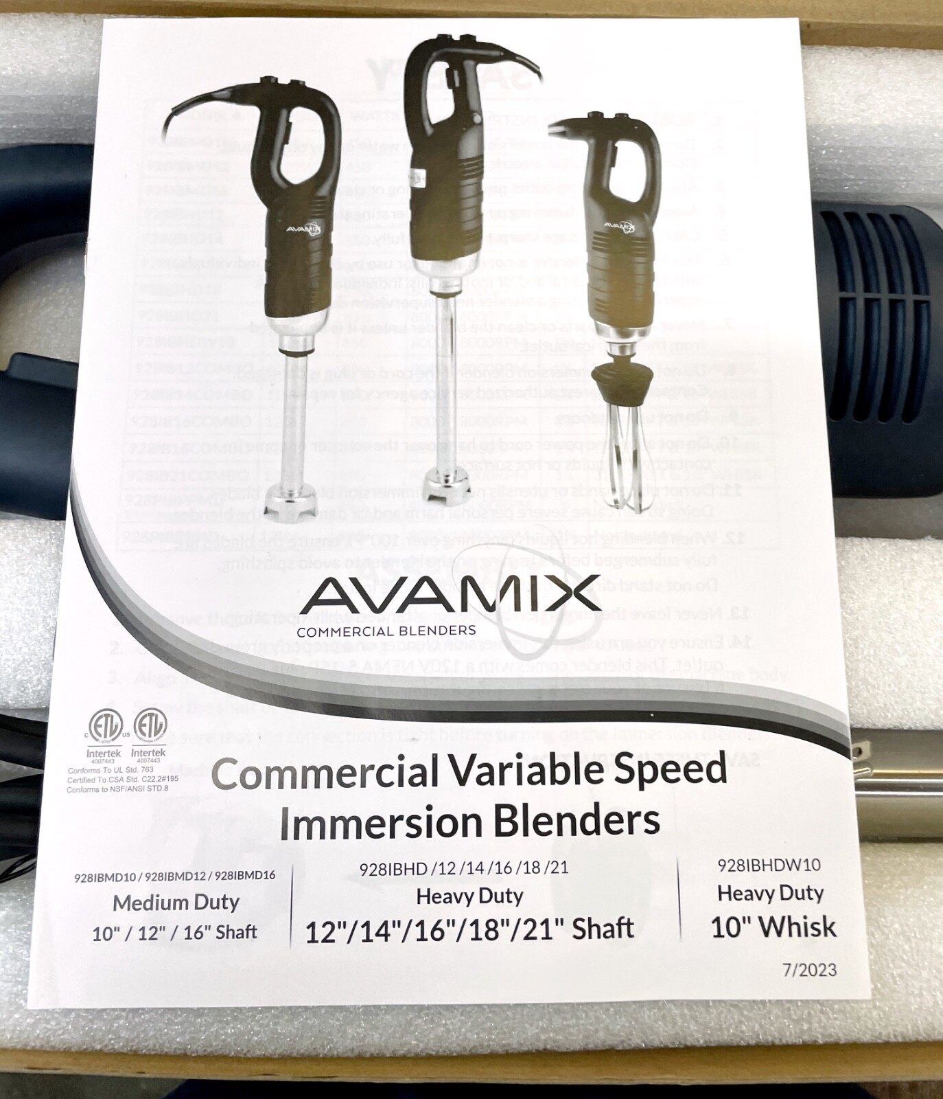 AvaMix 928IBMD12BX 12" Commercial Variable Speed Immersion Blender 3/4hp w/Kit