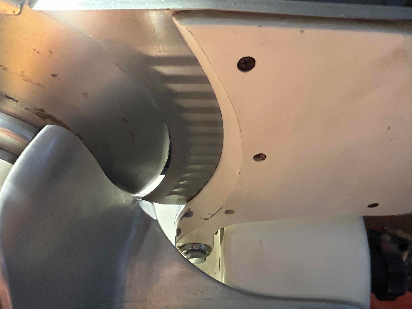 Globe C1620 Commercial Meat Slicer w. Built-in Sharpener