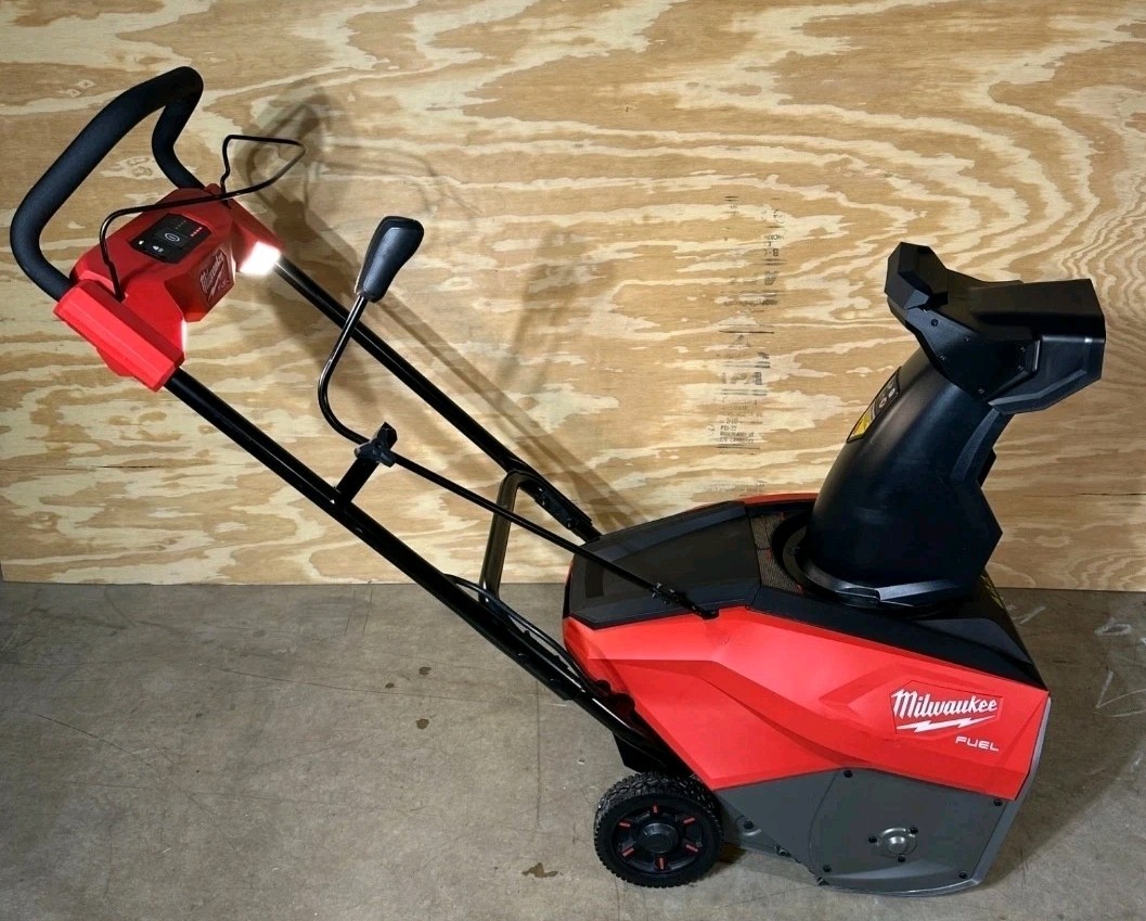 Milwaukee 3036-20 M18 FUEL 18V 21" Auger Dual Battery Snow Blower- Tool only