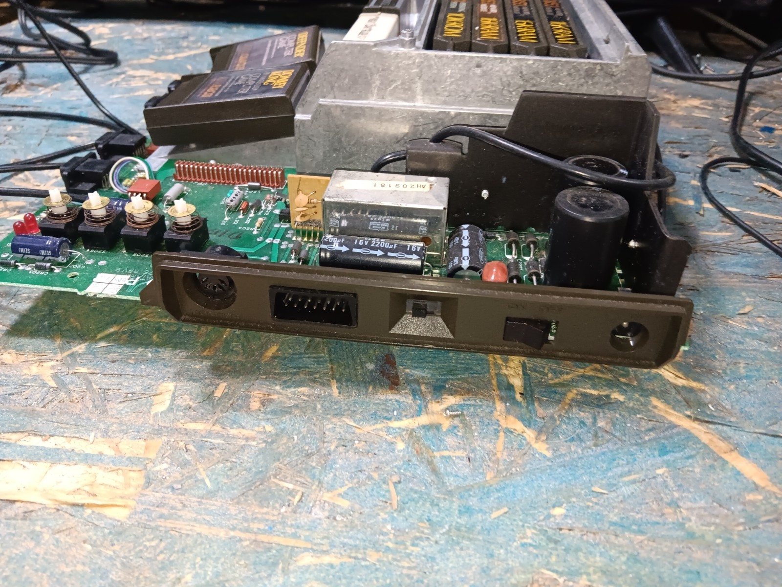 Atari 800 BAREBONES Motherboard-FULL RAM-GAMES-BASIC & MONKEY II-GOOD-SEE ALL