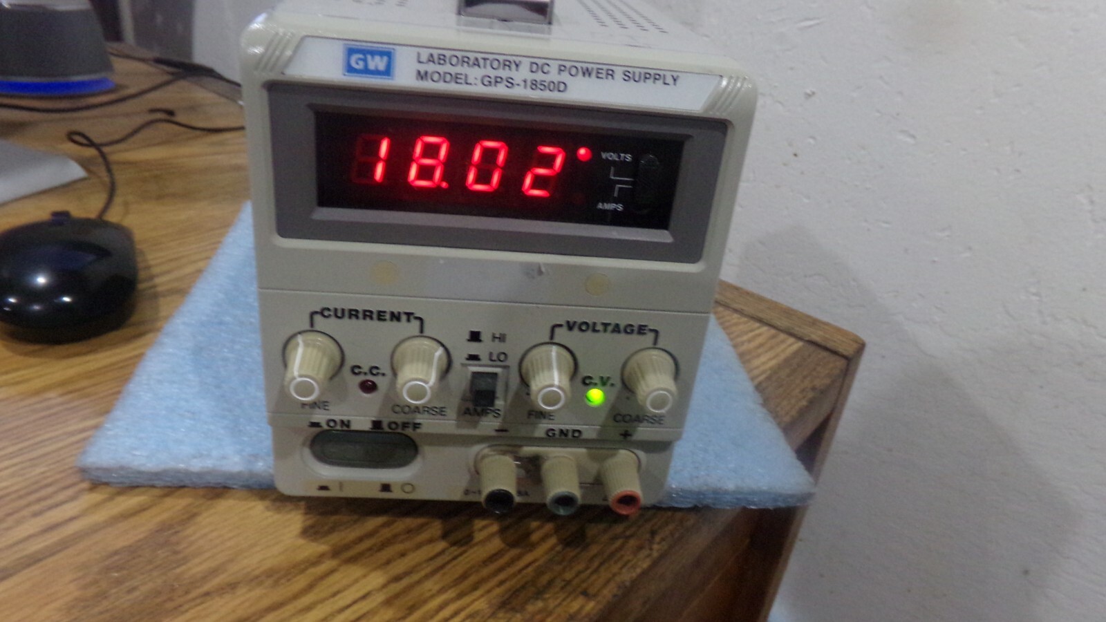 GW Laboratory Model: GPS-1850D DC Power Supply. 0 - 18V 0 - 5A