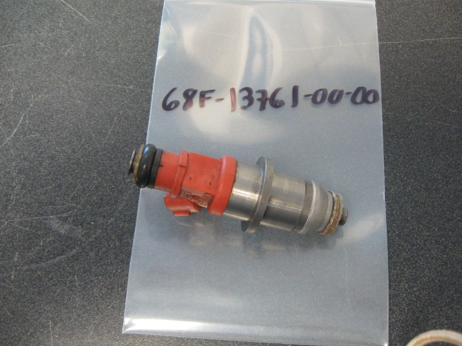 Yamaha Outboard 68F-13761-00-00 06 Z200 Fuel Injector Assy BIN0366