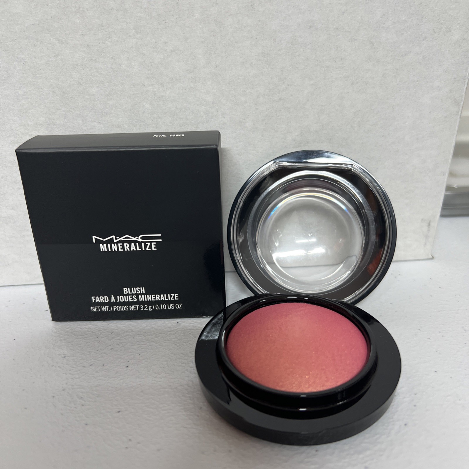 NEW  MAC Mineralize Blush - Petal Power --3.2g/0.10oz