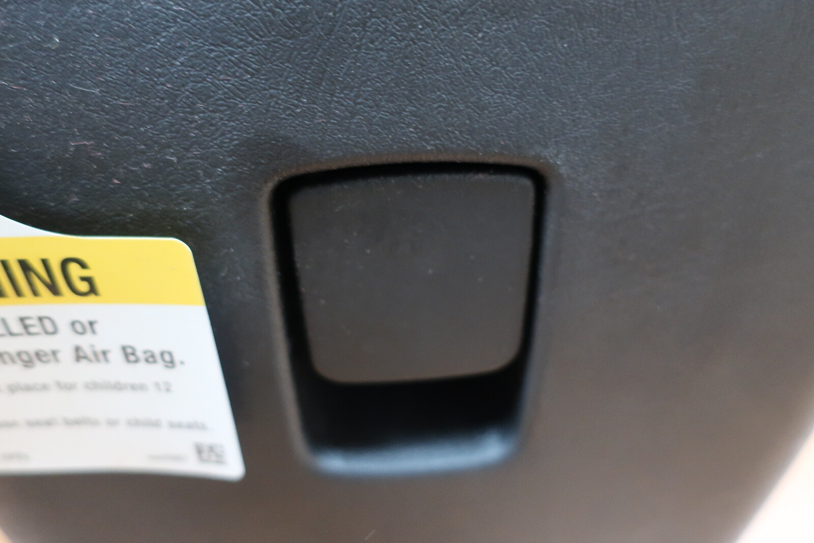 03-24 Chevy Express/GMC Savana Van Black Center Console Cup with Opening Door