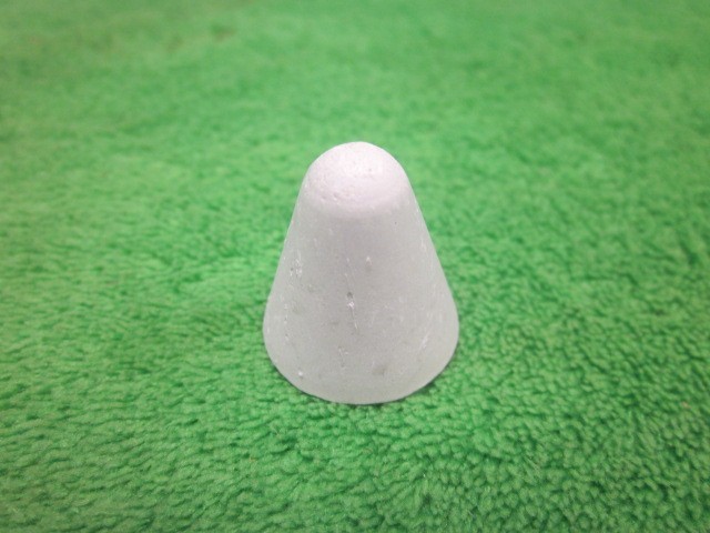 3lb 7/8 CONE OFF WHITE SYNTHETIC PLASTIC POLISHING TUMBLER TUMBLING MEDIA