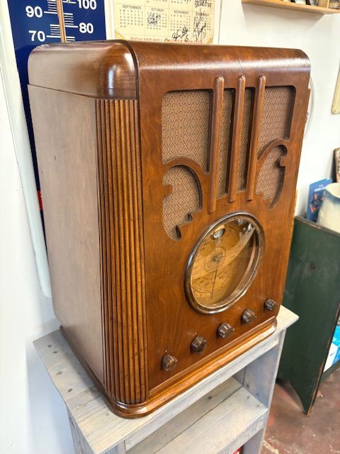 Silvertone 4465 Tombstone Radio