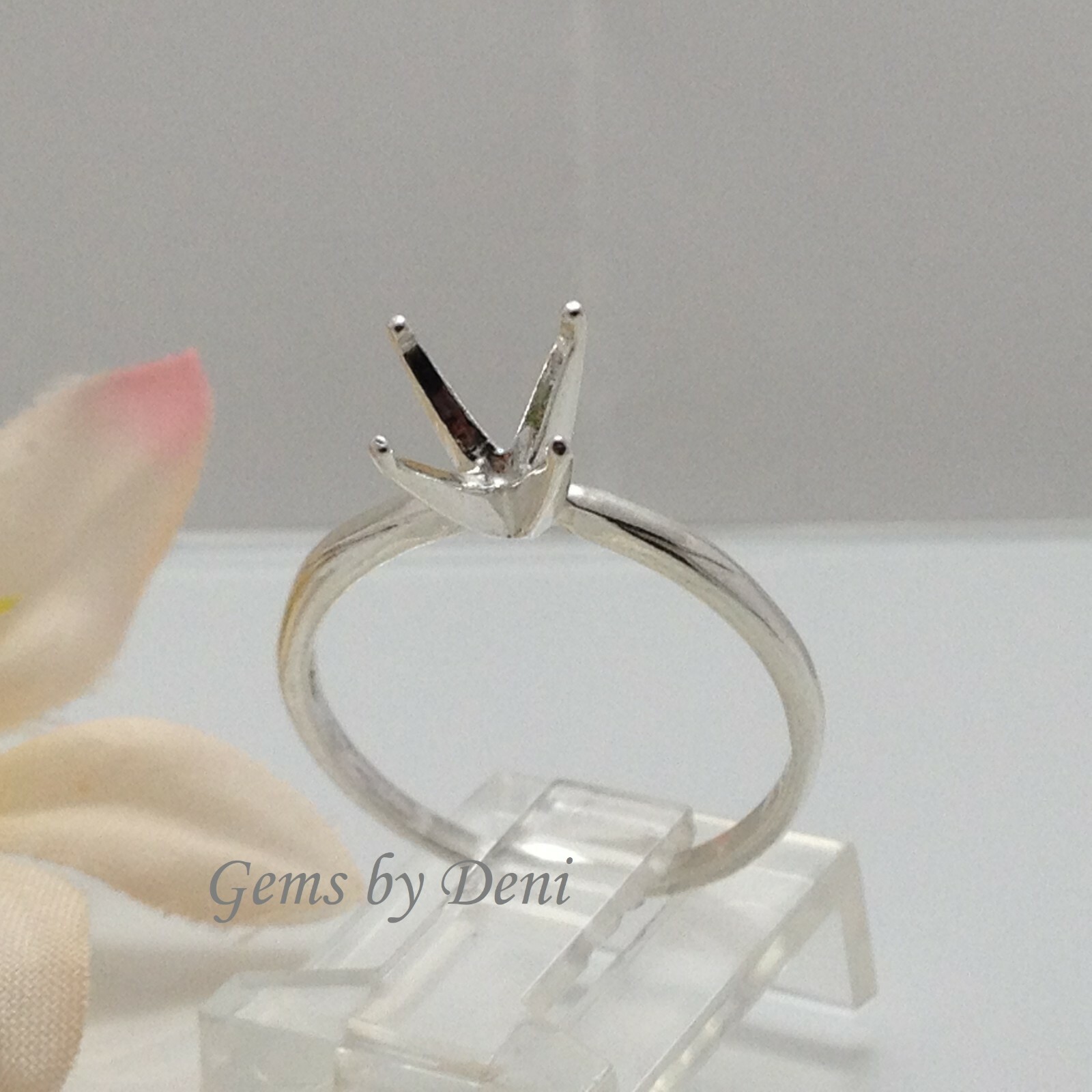 4, 5, 6, 7 or 8mm Round 4-Prong Deep Vee Sterling Silver Ring Setting (Size 4-8)