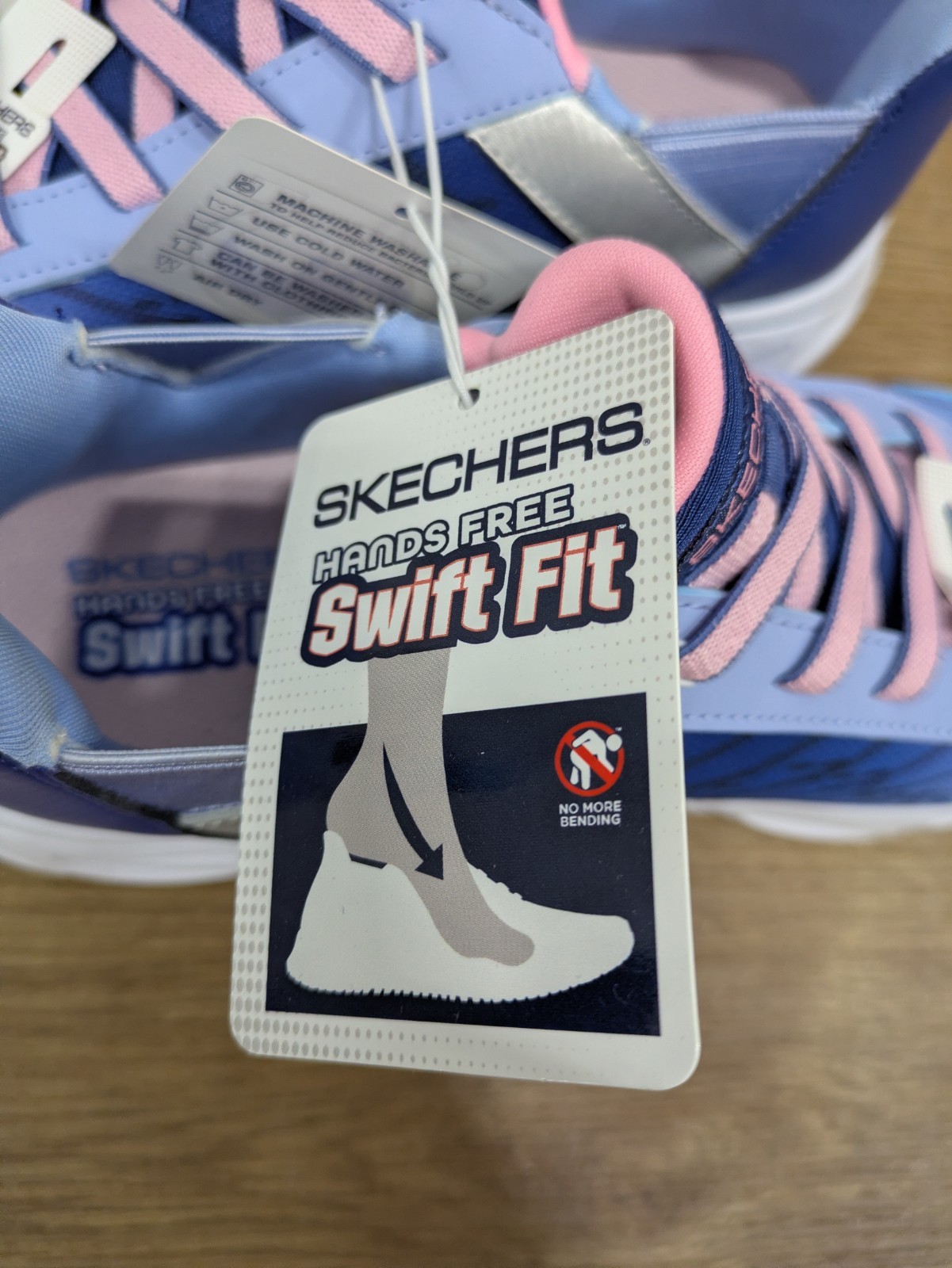 Skechers Kids Lightweight Hands Free Swift Fit Sneaker Size 4 Navy/Muti