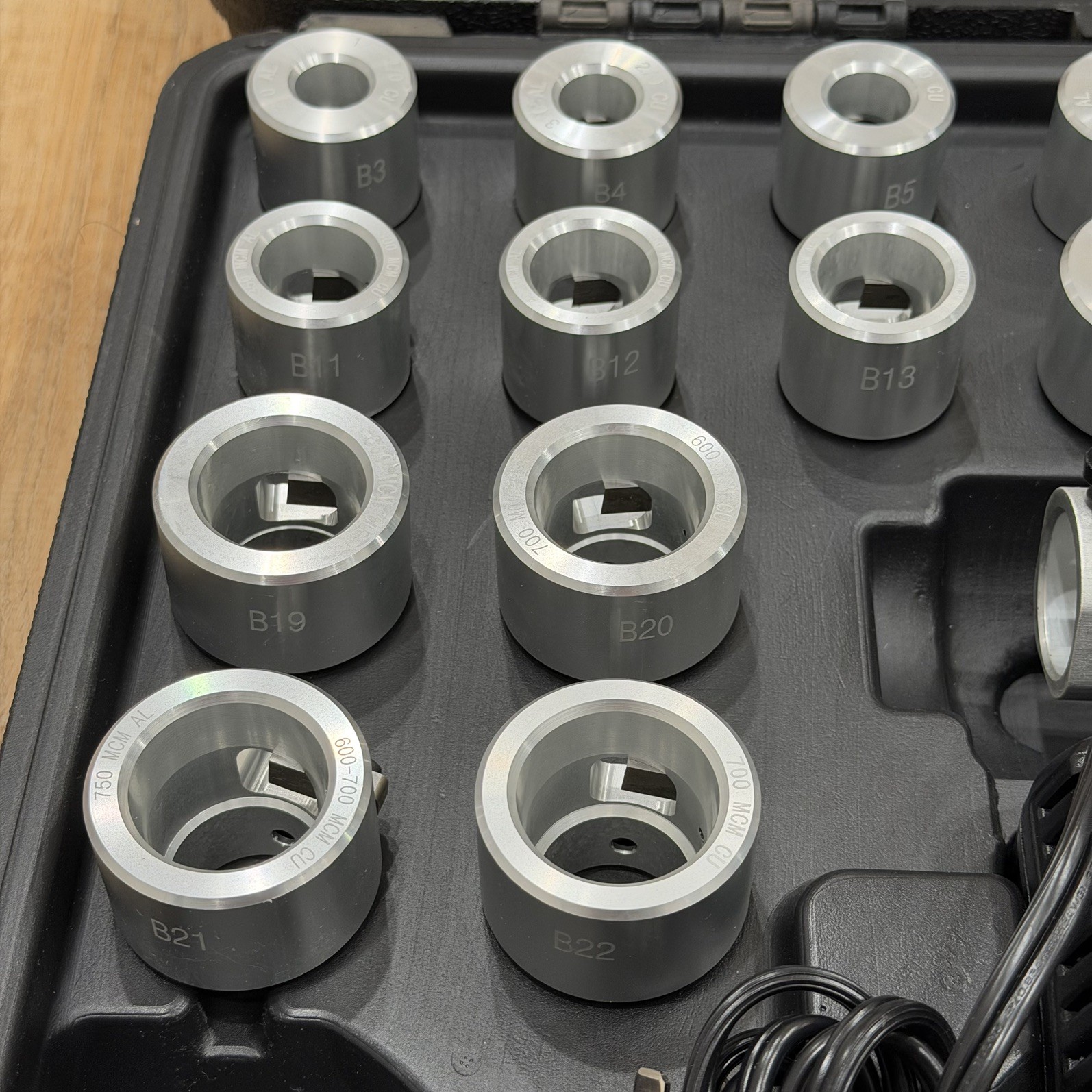 DeWALT DCE151TD1 20V MAX Cordless Cable Stripper Kit (New Open Box) size B3-B22