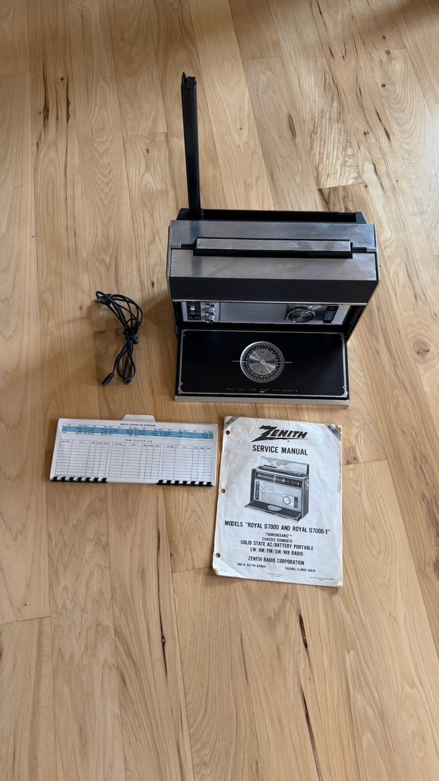 ZENITH TRANS OCEANIC RADIO MODEL D7000Y with Owners Manual EXCELLENT CONDITION!
