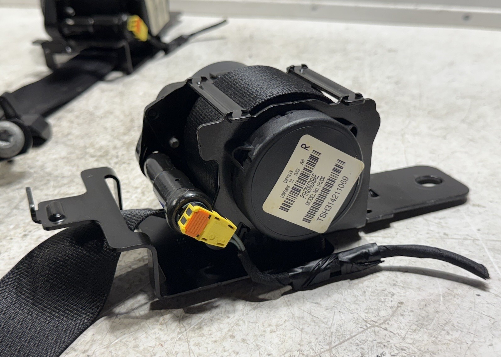 2011 - 2019 Dodge Charger Chrysler 300 Front Seat Belt Pair With Buckle OEM