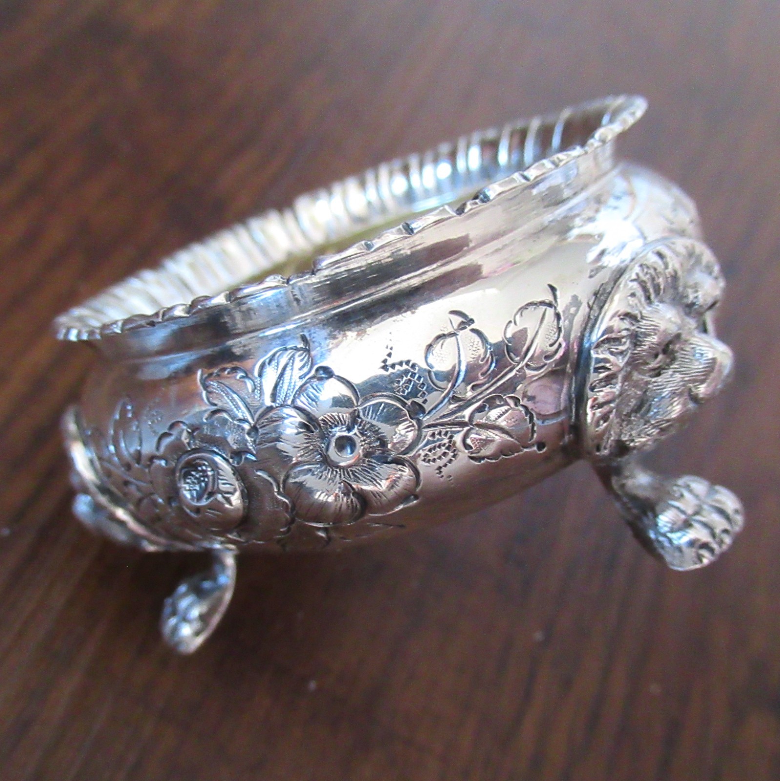 Antique Mappin & Webb Sterling Silver Salt Cellar 3 Footed Lions Head Floral 925