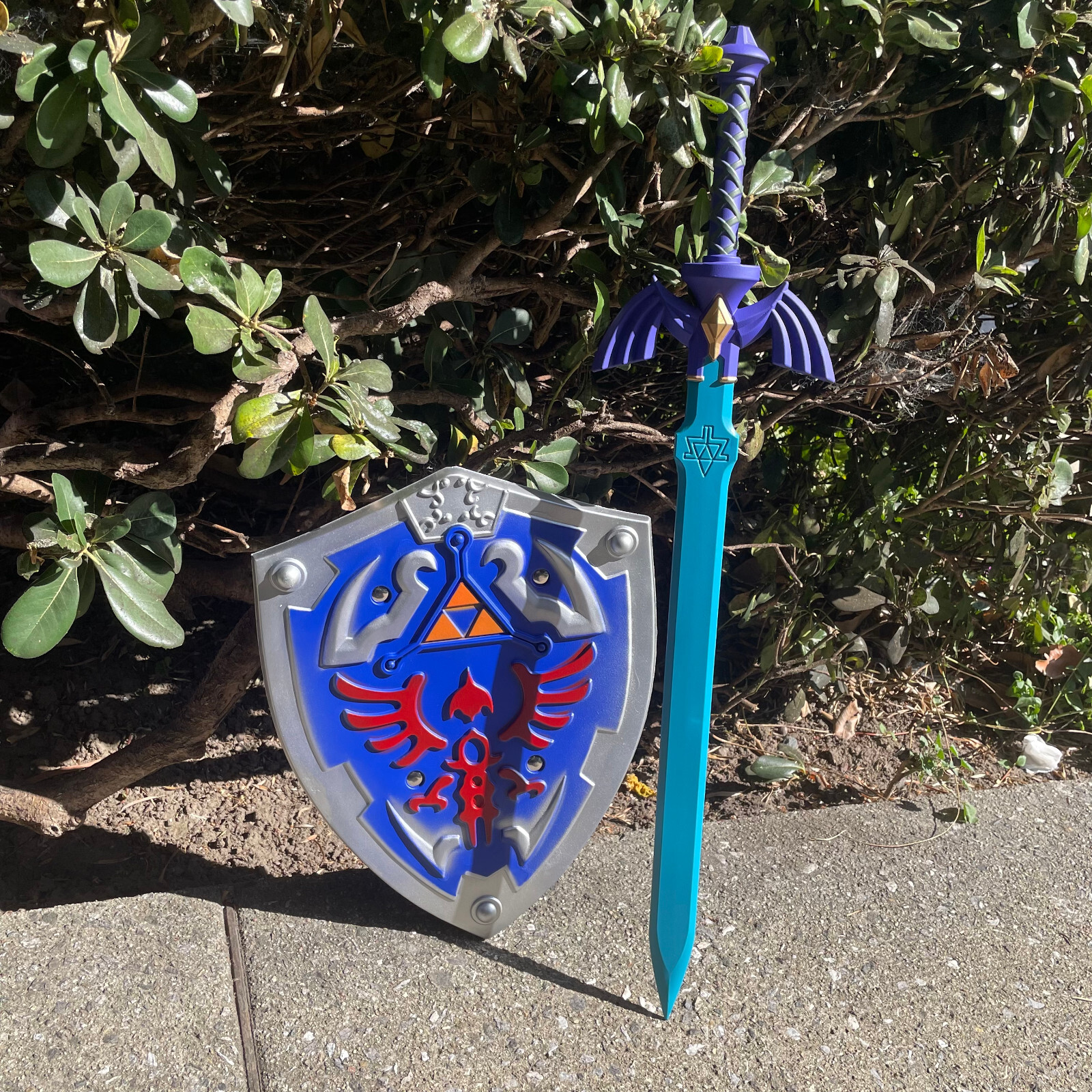 Legend of Zelda Link Hylian Master Skyward Sword+Shield PU Foam Prop Costume Toy