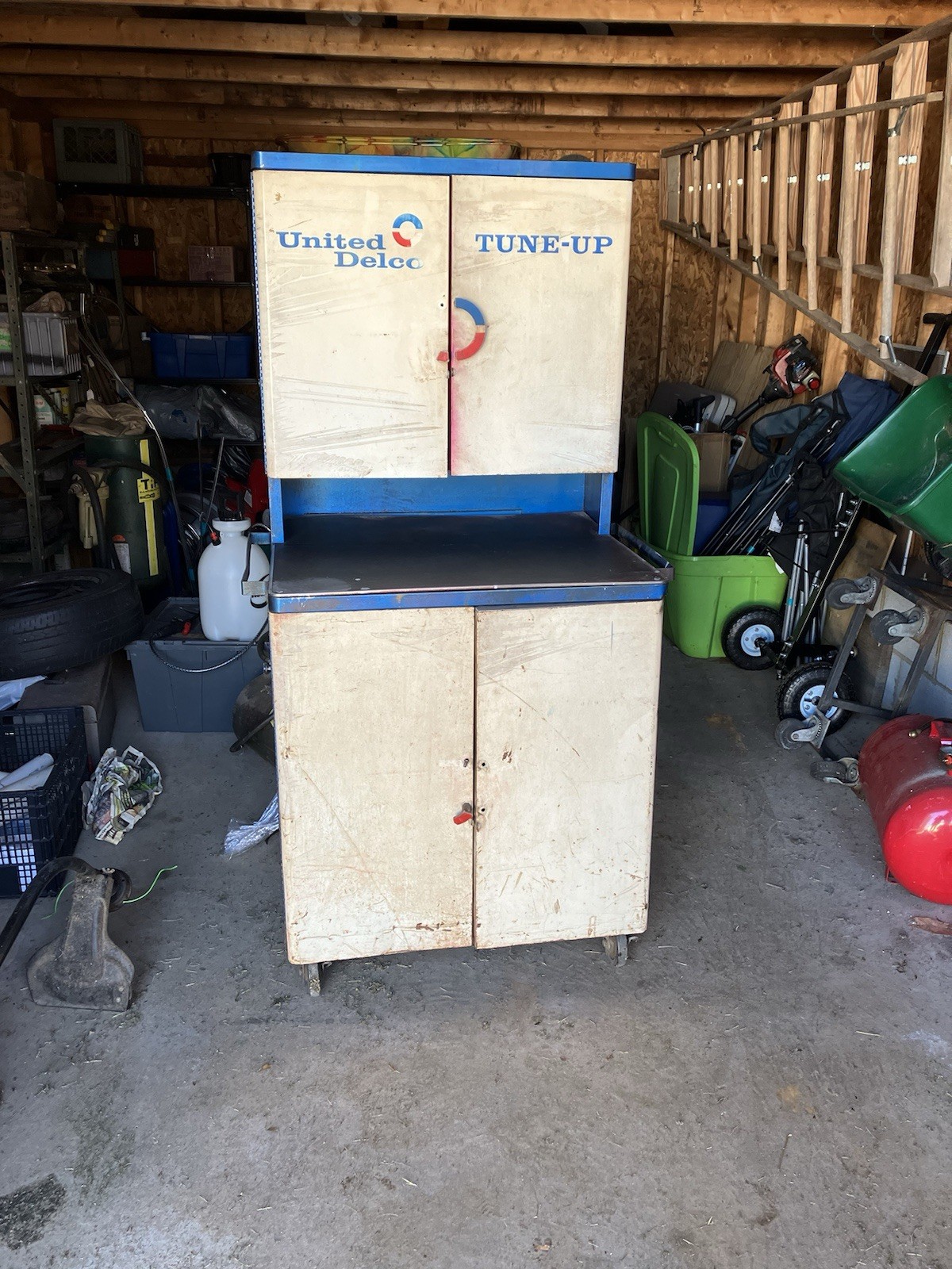 United Delco Blue White Cabinet Gas & Oil Theme Advertising