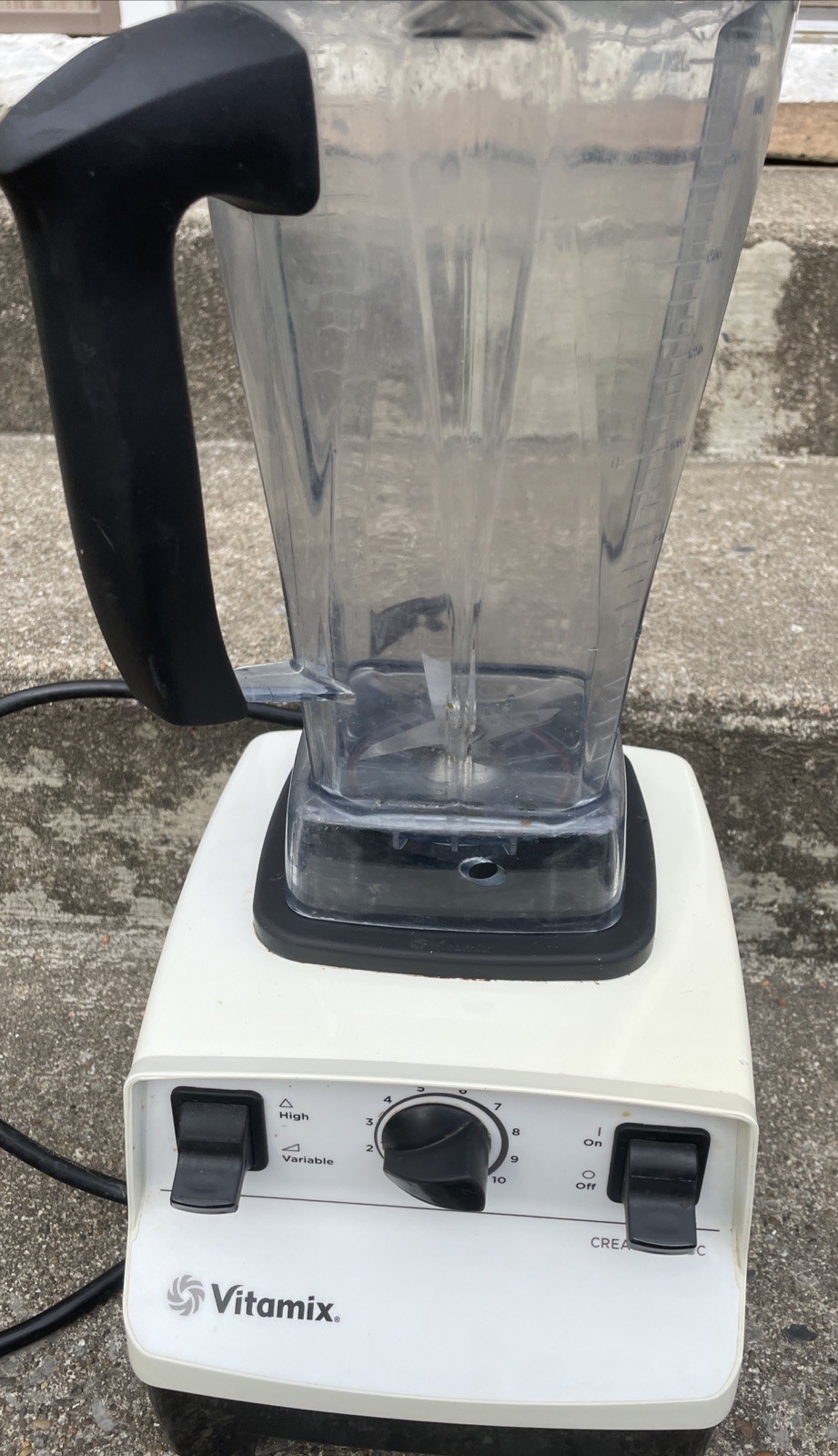 Vitamix Creations GC, White, 64 Oz Pitcher. VM0103D 10 Speed Blender
