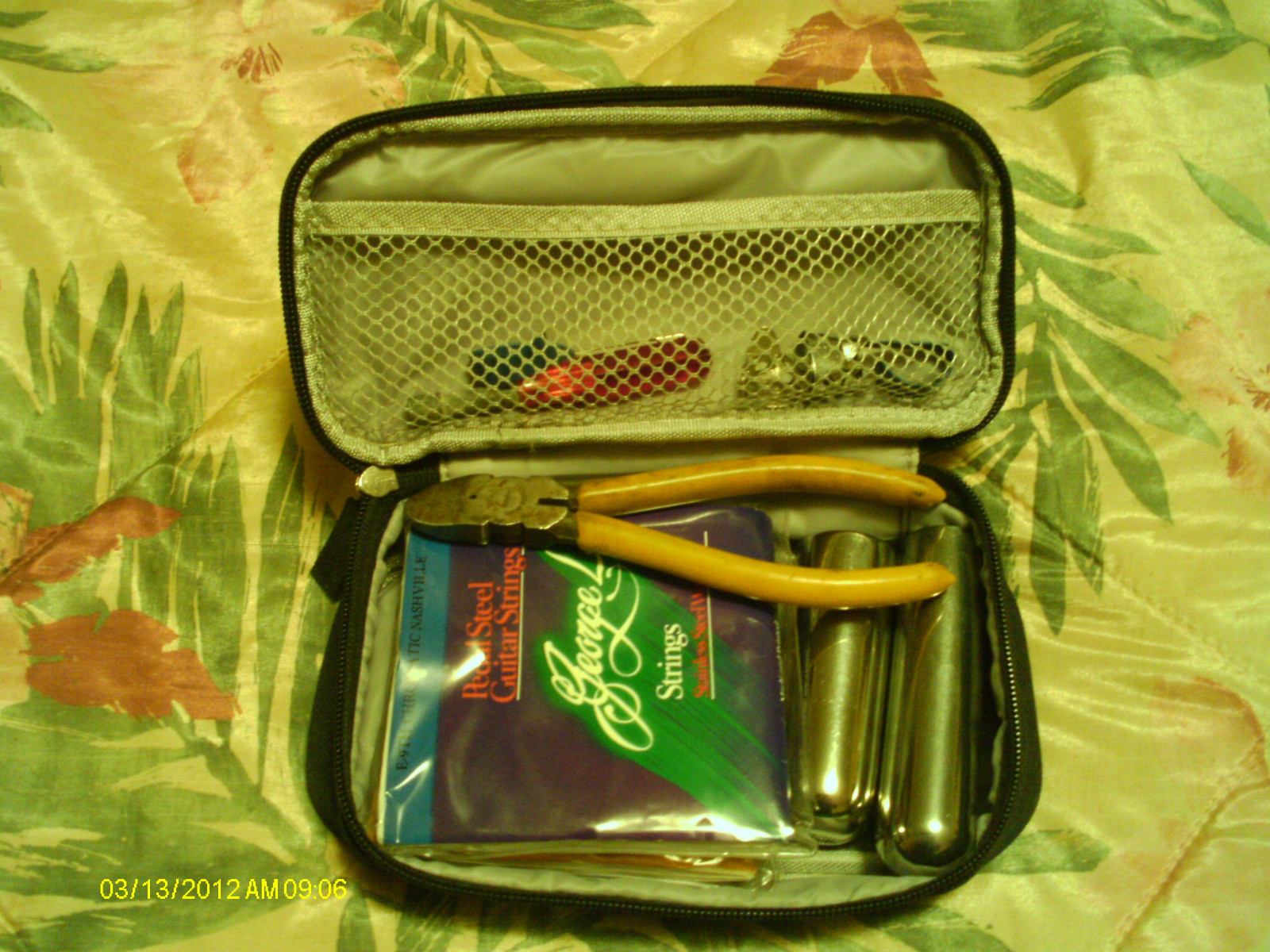 PEDAL STEEL GUITAR * * * ZIPPERED BAR - PICK & STRING BAG