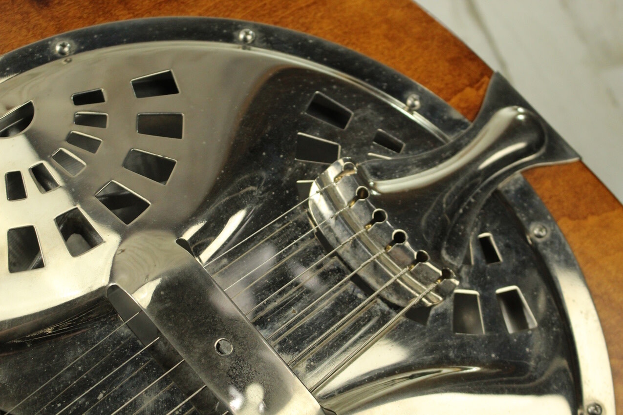 USED Hound Dog Resonator (560)