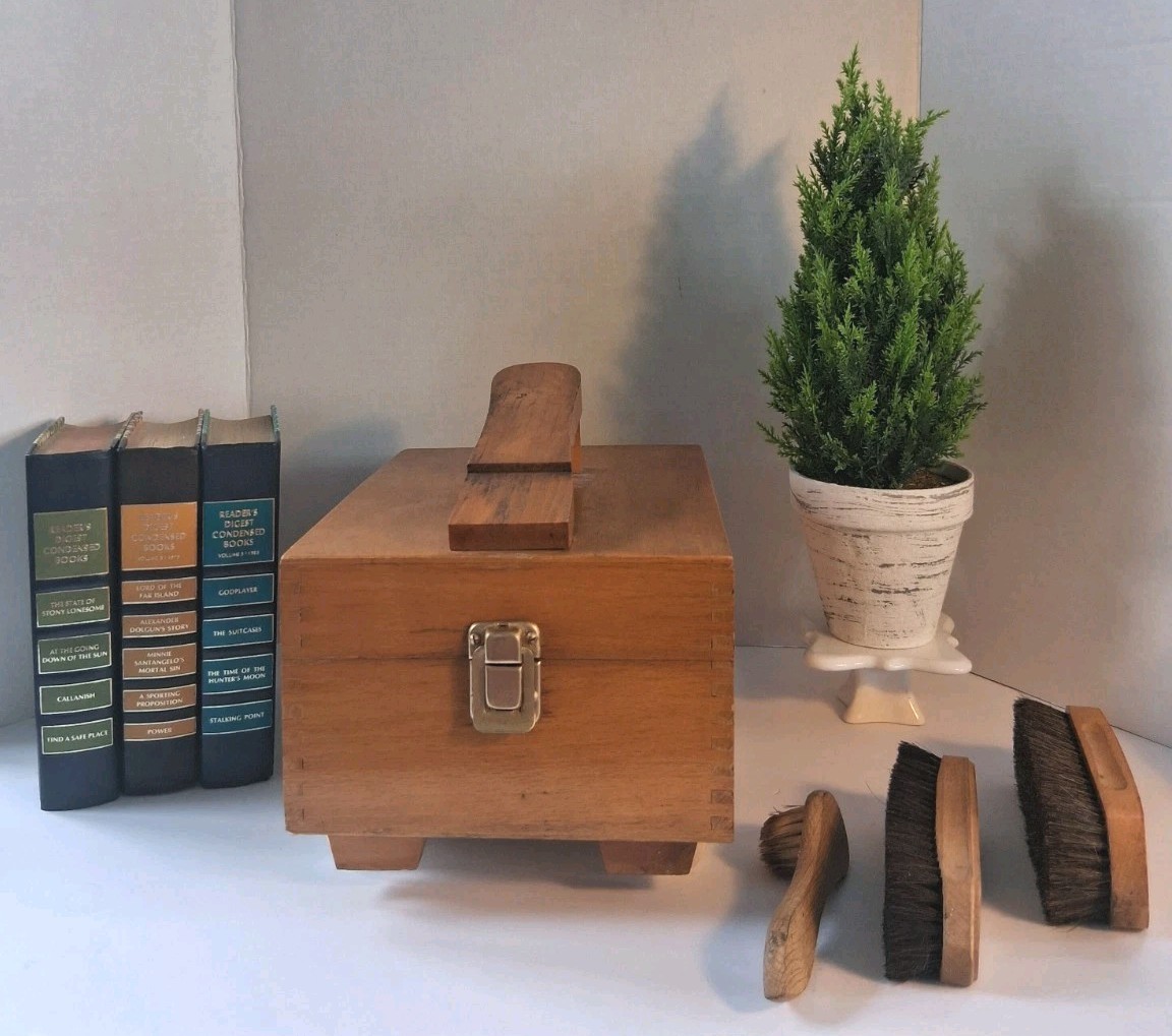 Vtg 1960's Shoe Shine Valet; Brush Kit Includ.; Dove Tail Wood Detail; EUC/Mint!