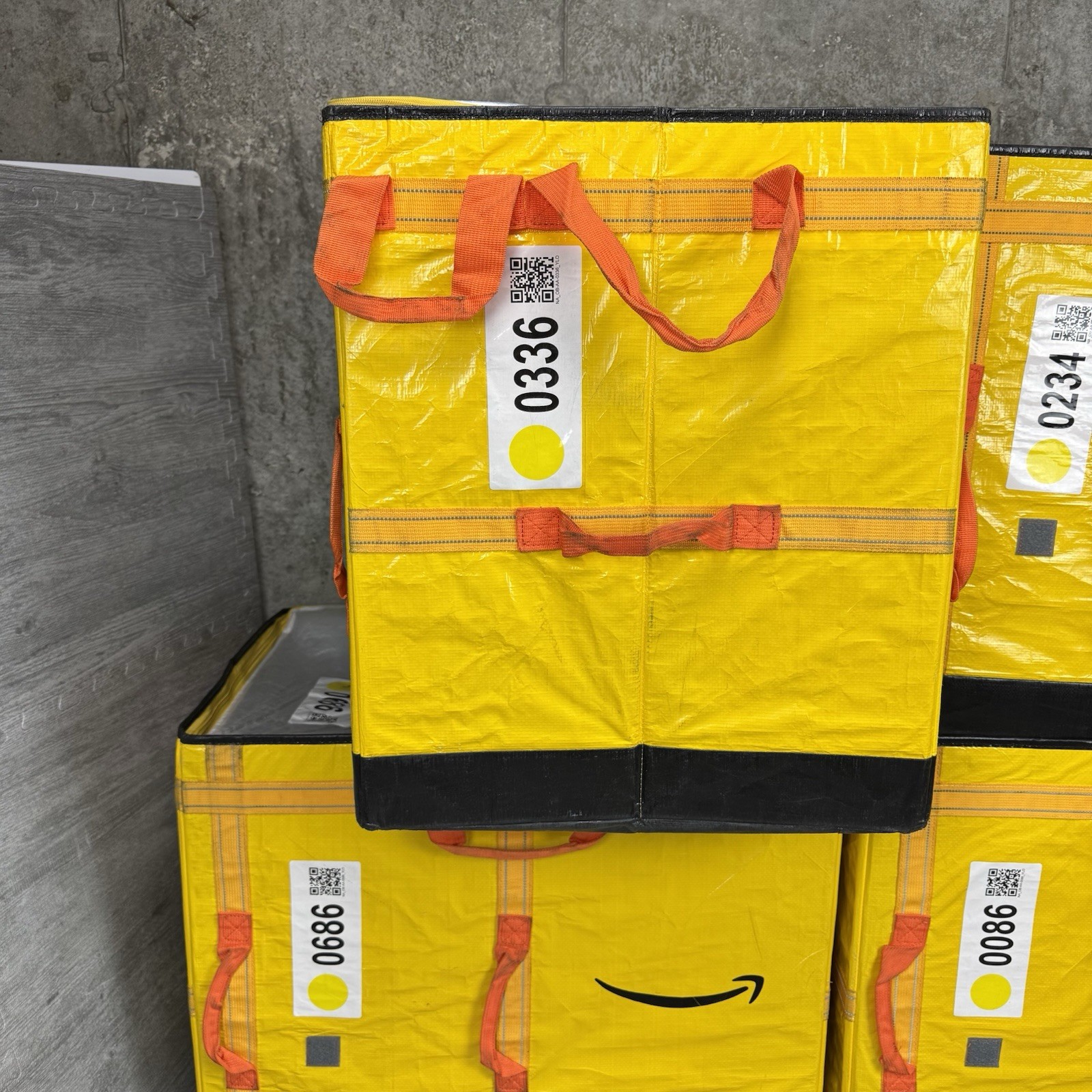 LOT OF 4 PREMIUM AMAZON COURIER DELIVERY CURRENT STYLE TOTE BAGS 28x24x20 YELLOW