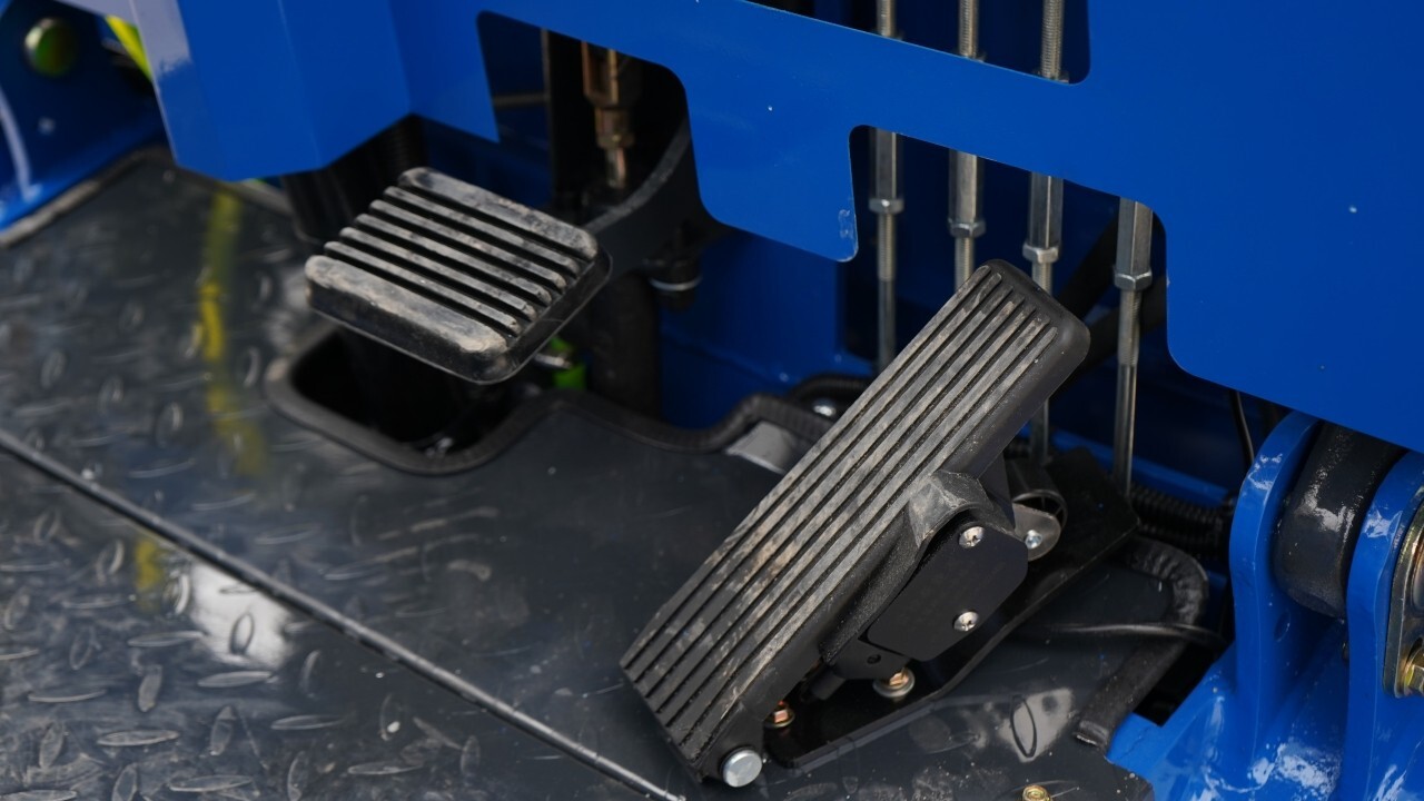 New 1.5 Ton Rated Capacity TYPHON Electric Forklift Lifter w Side Shift, 3 Stage