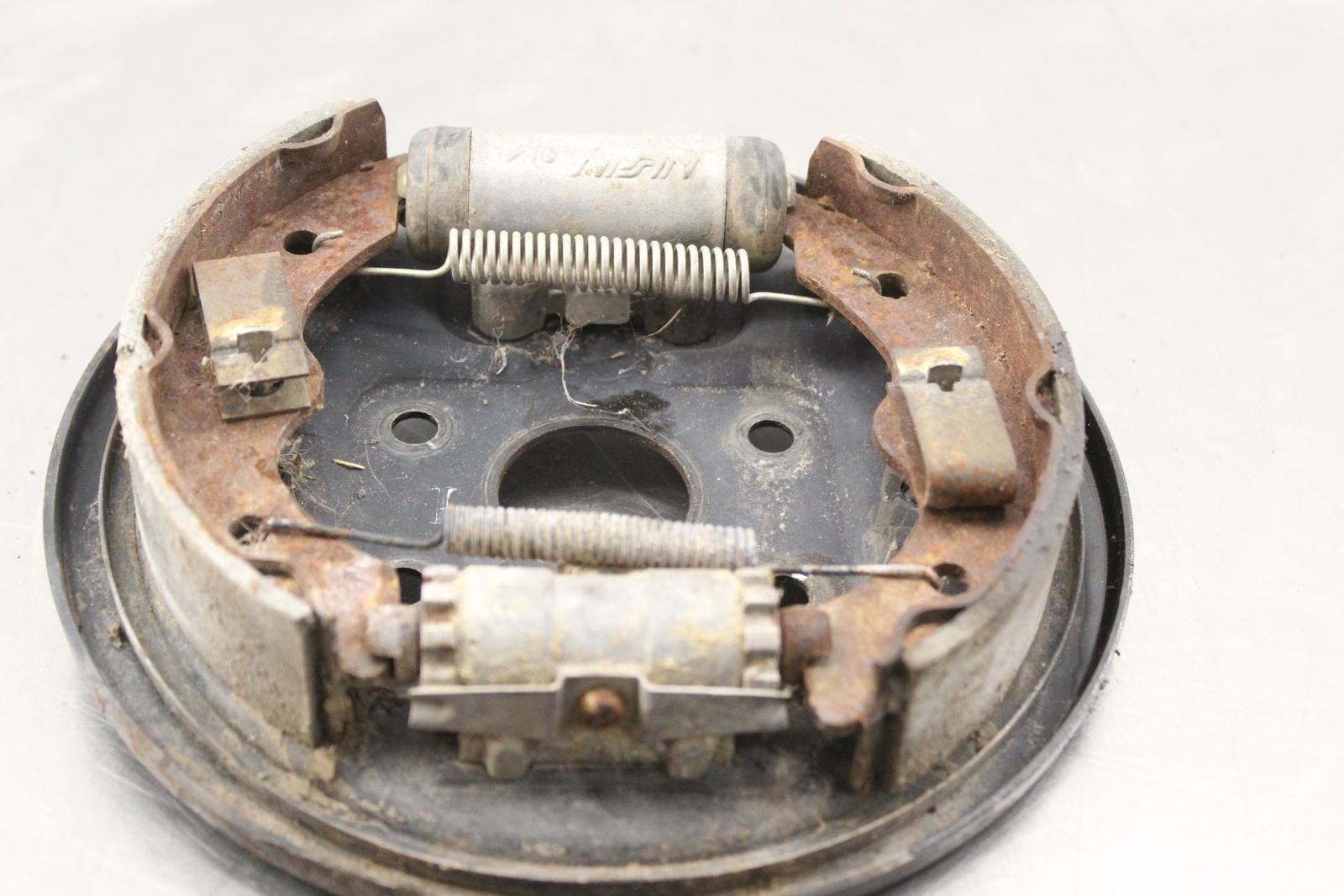 1985 Honda FourTrax 250 TRX250 2x4 LEFT FRONT BRAKE DRUM PLATE O948