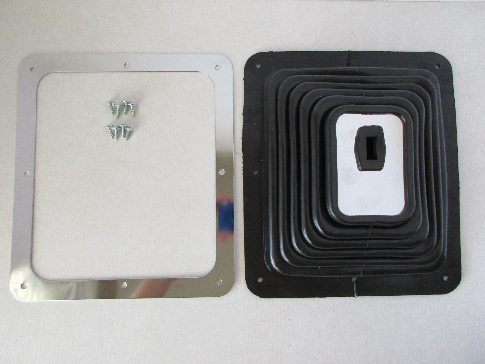 HURST B&M STYLE RUBBER SHIFTER BOOT W/CHROME PLATE 7 3/4"X8 3/4" UNIVERSAL #9631