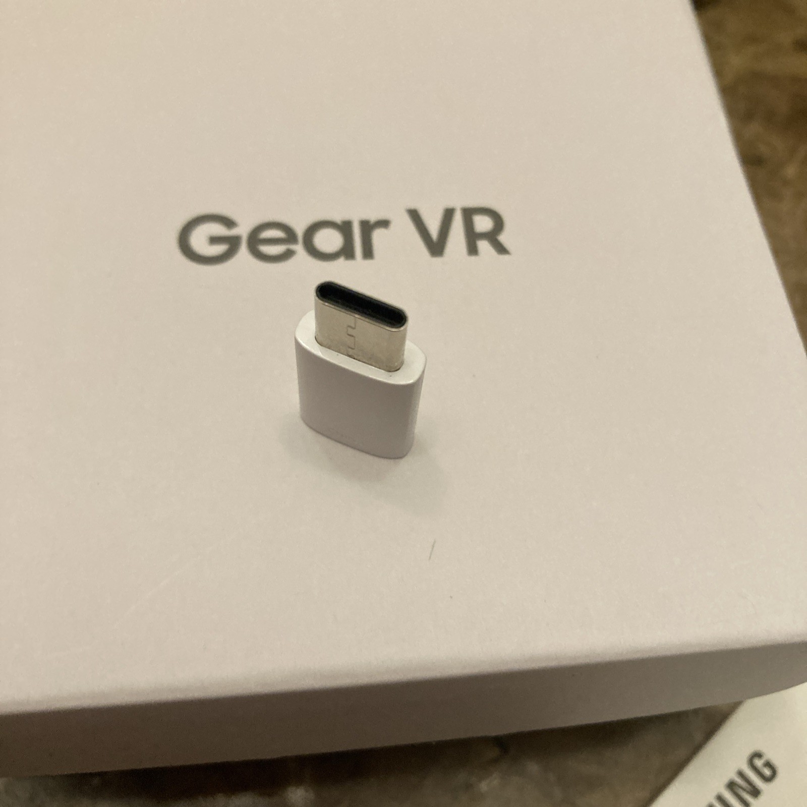Samsung Gear VR SM-R323 Oculus Virtual Reality Headset GH69-28208A New Open Box
