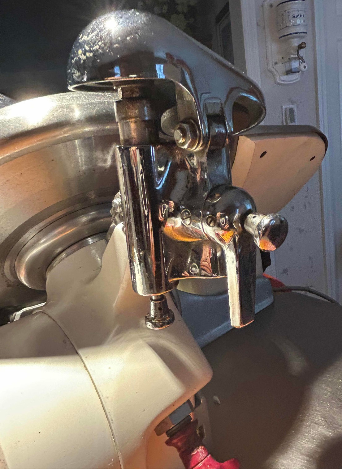 Globe C1620 Commercial Meat Slicer w. Built-in Sharpener