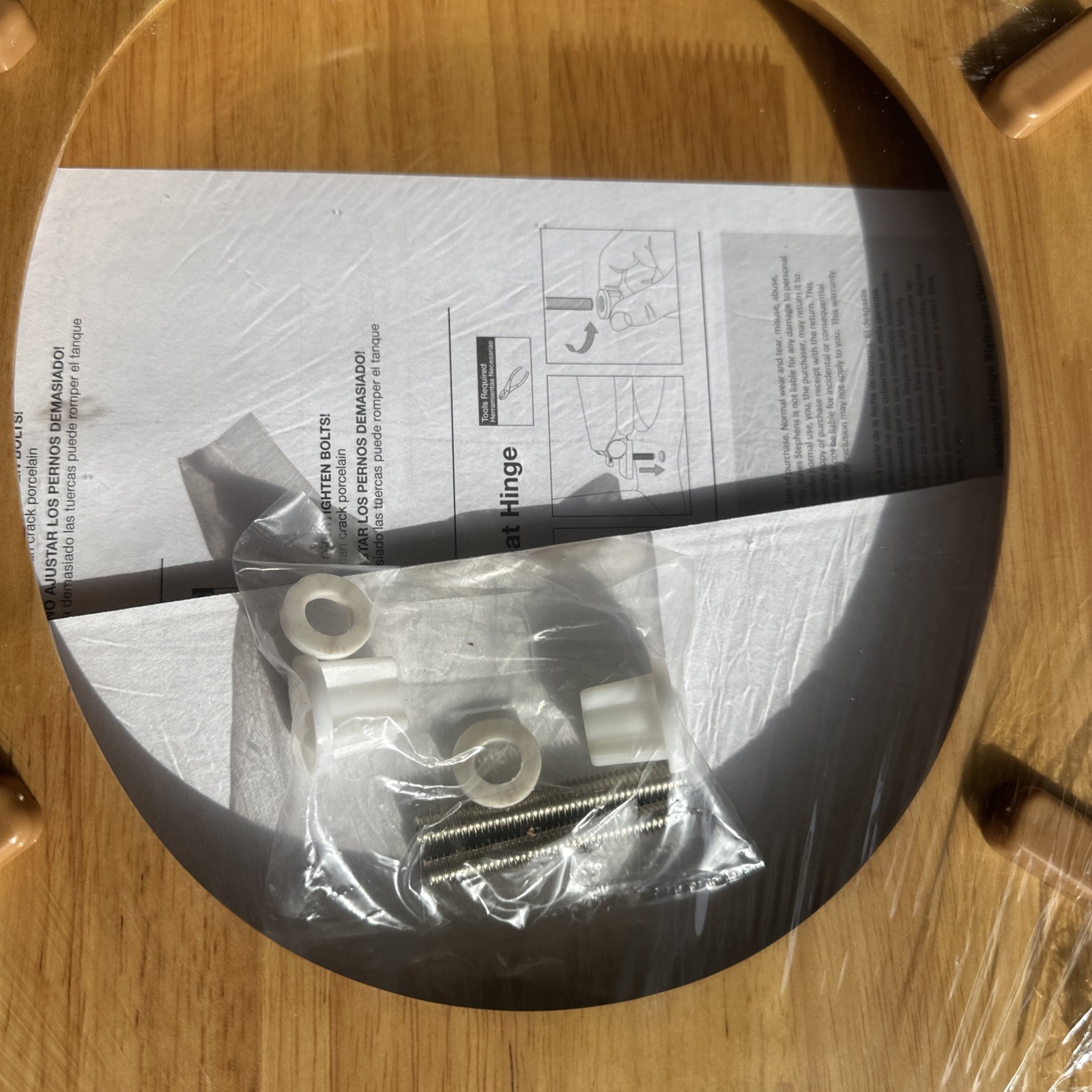 Jones Stephens C2B1R17CH Solid Oak round toilet seat w/ Crome Hardware (Sealed)