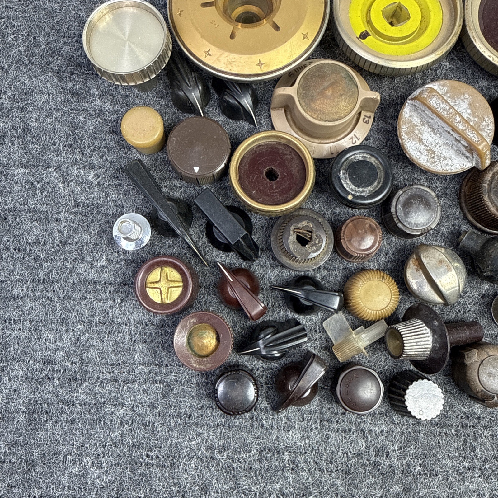 50+ Vintage Radio / TV / Equipment Knobs Used Midcentury Plastic Bakelite LOT