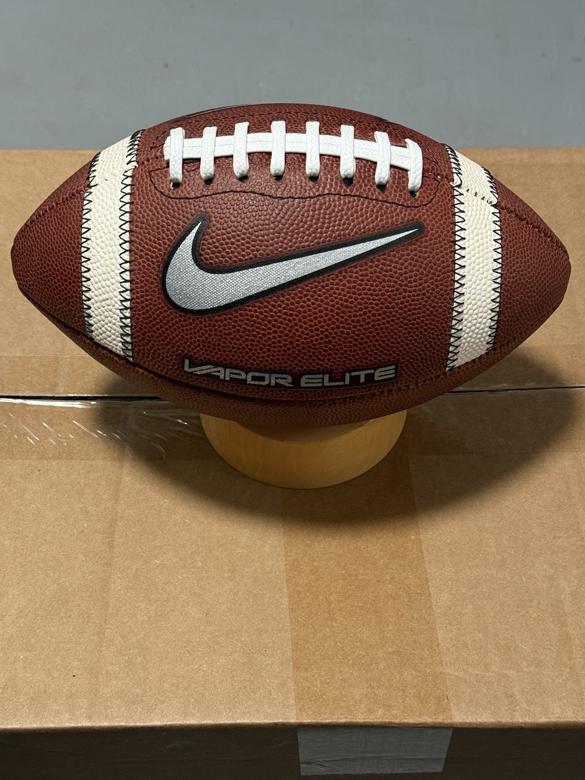 Nike Vapor Elite YOUTH Size Leather Football w/ White Pebble Lacing Brand New