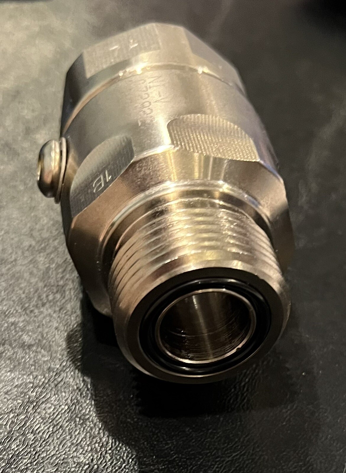 Heavy Duty Super Swivel SS16DBFFS16XMFS16 Female Face Seal FFS x Male Face Seal