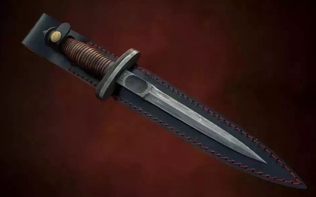 Vintage CASE V-42 Dagger US Special Forces WWII Dagger Knife With Leather Handle