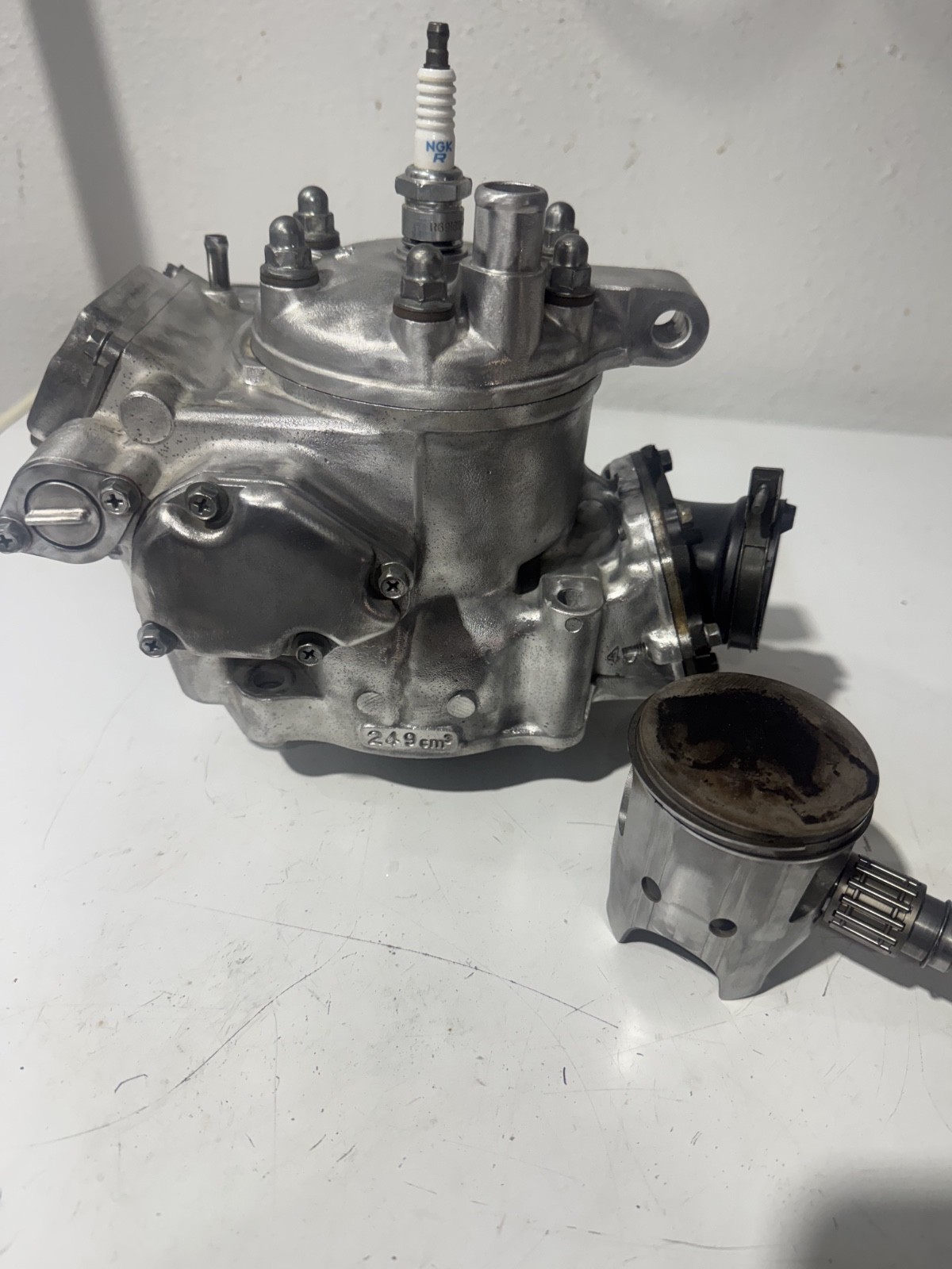 1996-2000 (00) SUZUKI RM250 OEM ENGINE CYLINDER JUG TOP END head powervalve