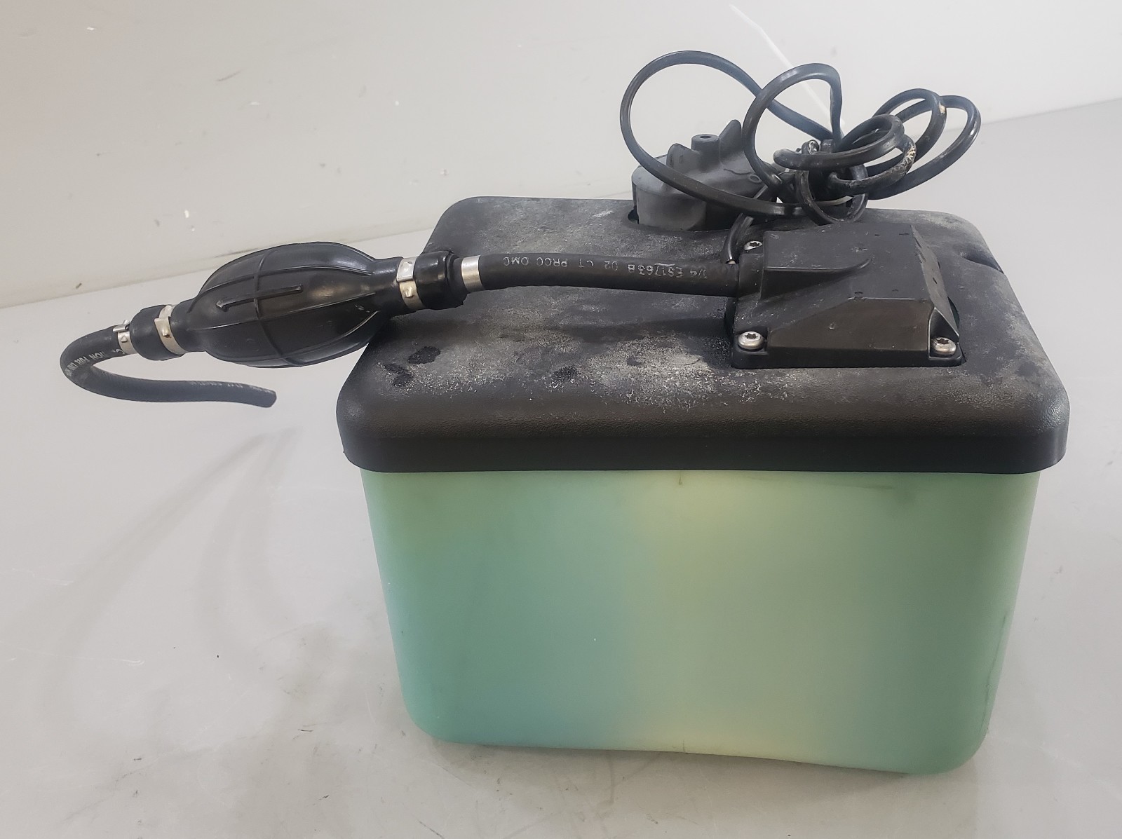 Johnson Evinrude OMC 83-19 Oil Tank 2 Wire Line 35-235 HP 1.8 Gal