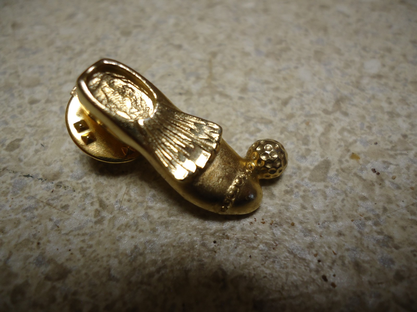 Vintage Golf Golfing Theme Costume Jewelry Pins Brooch lot of 3 in a nice box