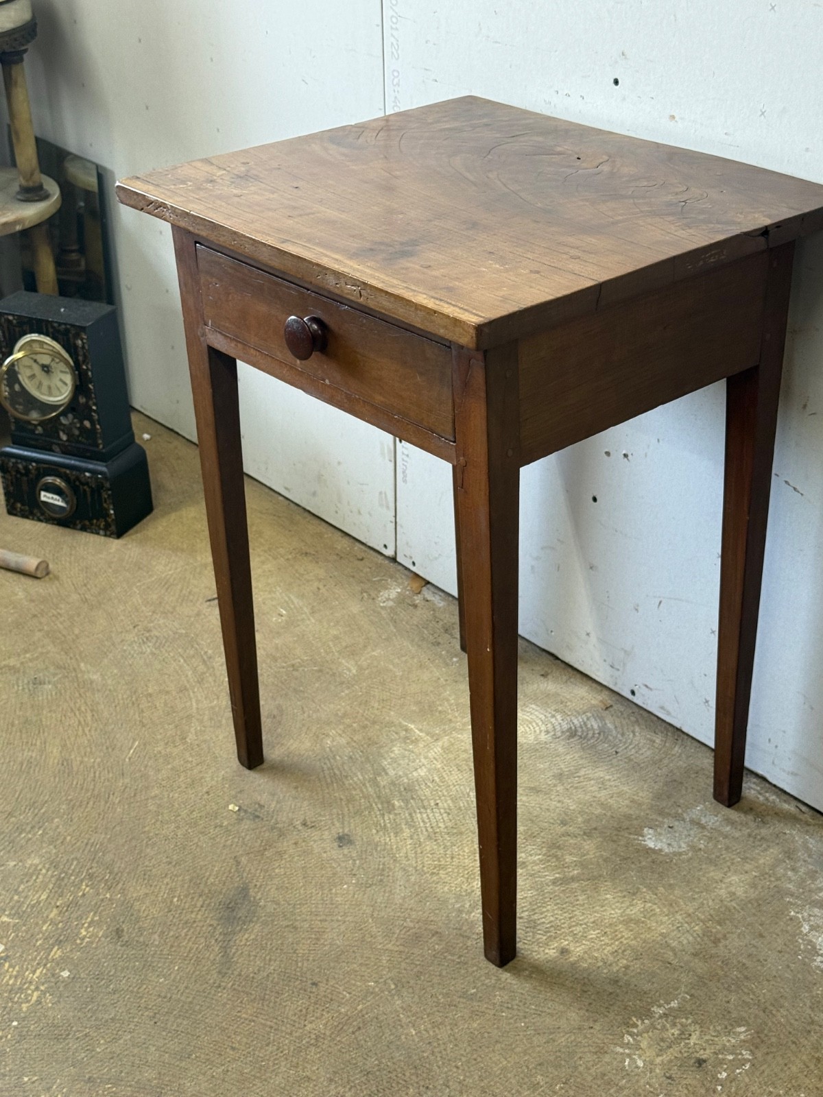 antique country Hepplewhite figured walnut night stand table 1800 farmhouse