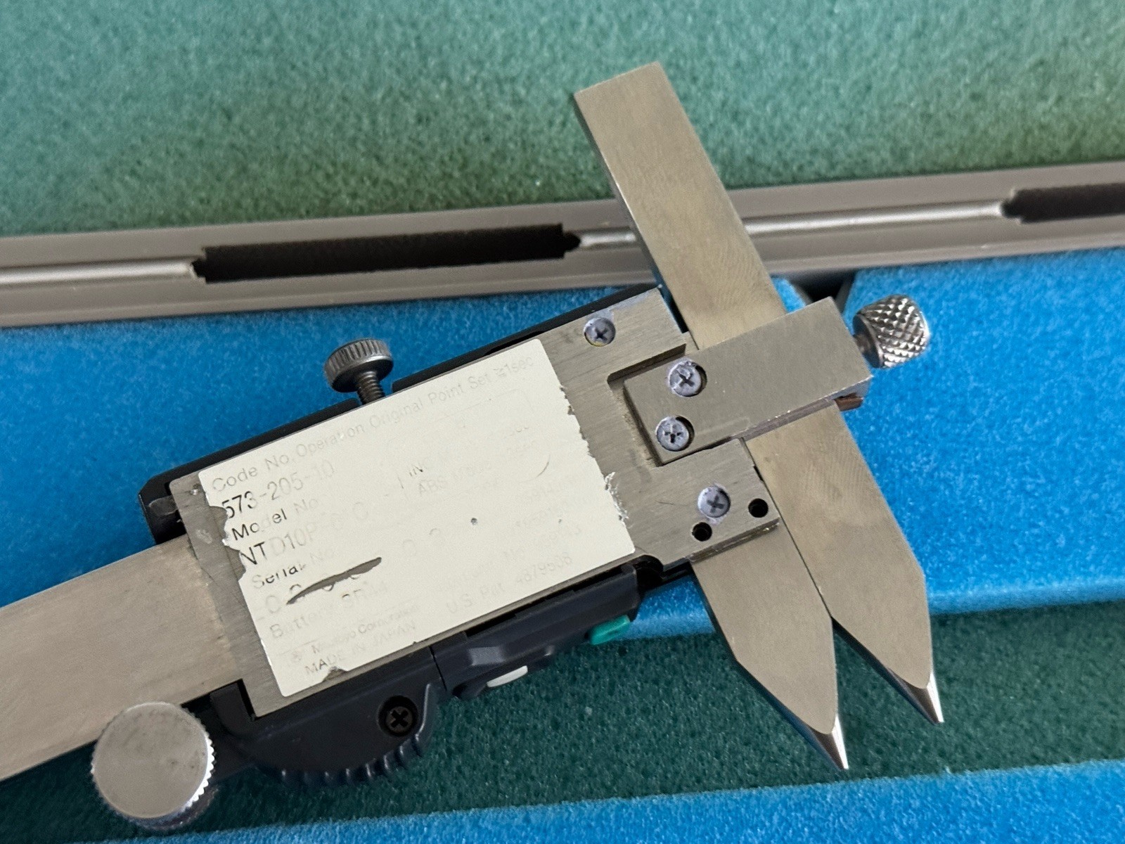 Mitutoyo 573-205-10 Offset Centerline ABS Digimatic Caliper 0.4–6” w/ Case Japan